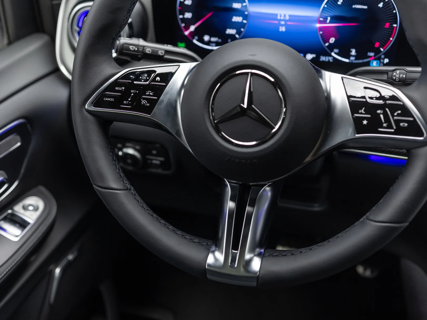 Mercedes-Benz V-Класс Exclusive AMG Line III (W447) Рестайлинг 2, 2026 — экстерьер, фото 17