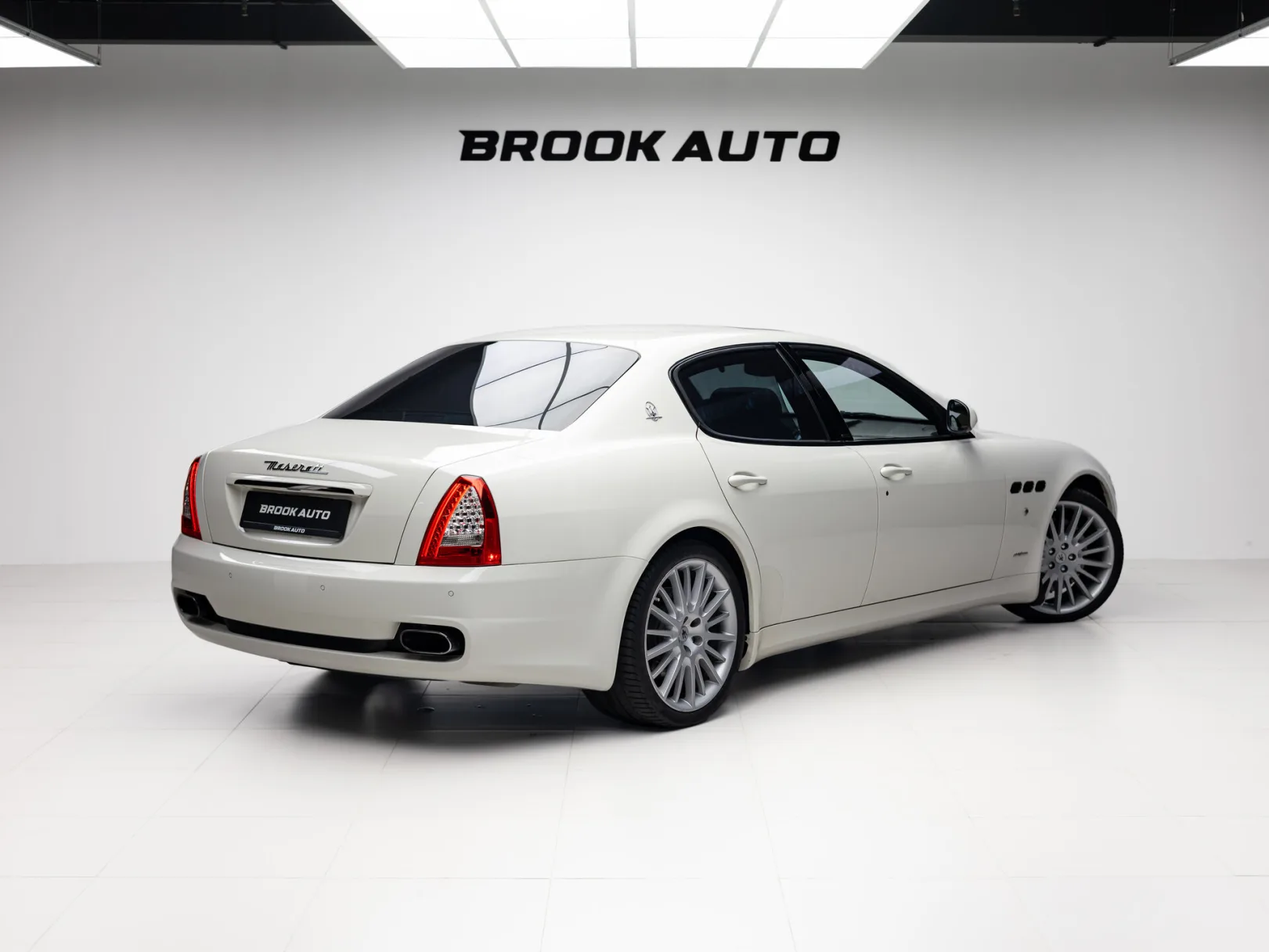 Maserati Quattroporte V Рестайлинг, 2011 — экстерьер, фото 4