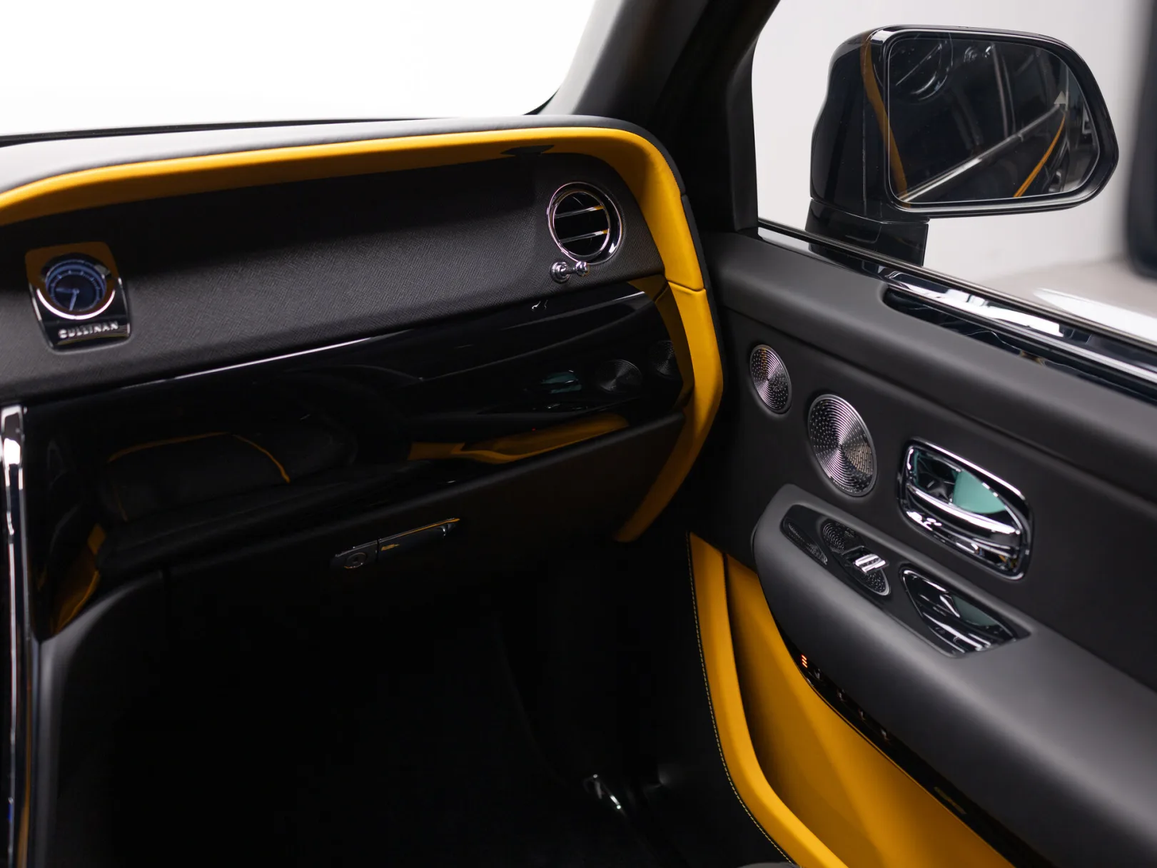 Rolls-Royce Cullinan Individual I (Series I), 2021 — экстерьер, фото 20