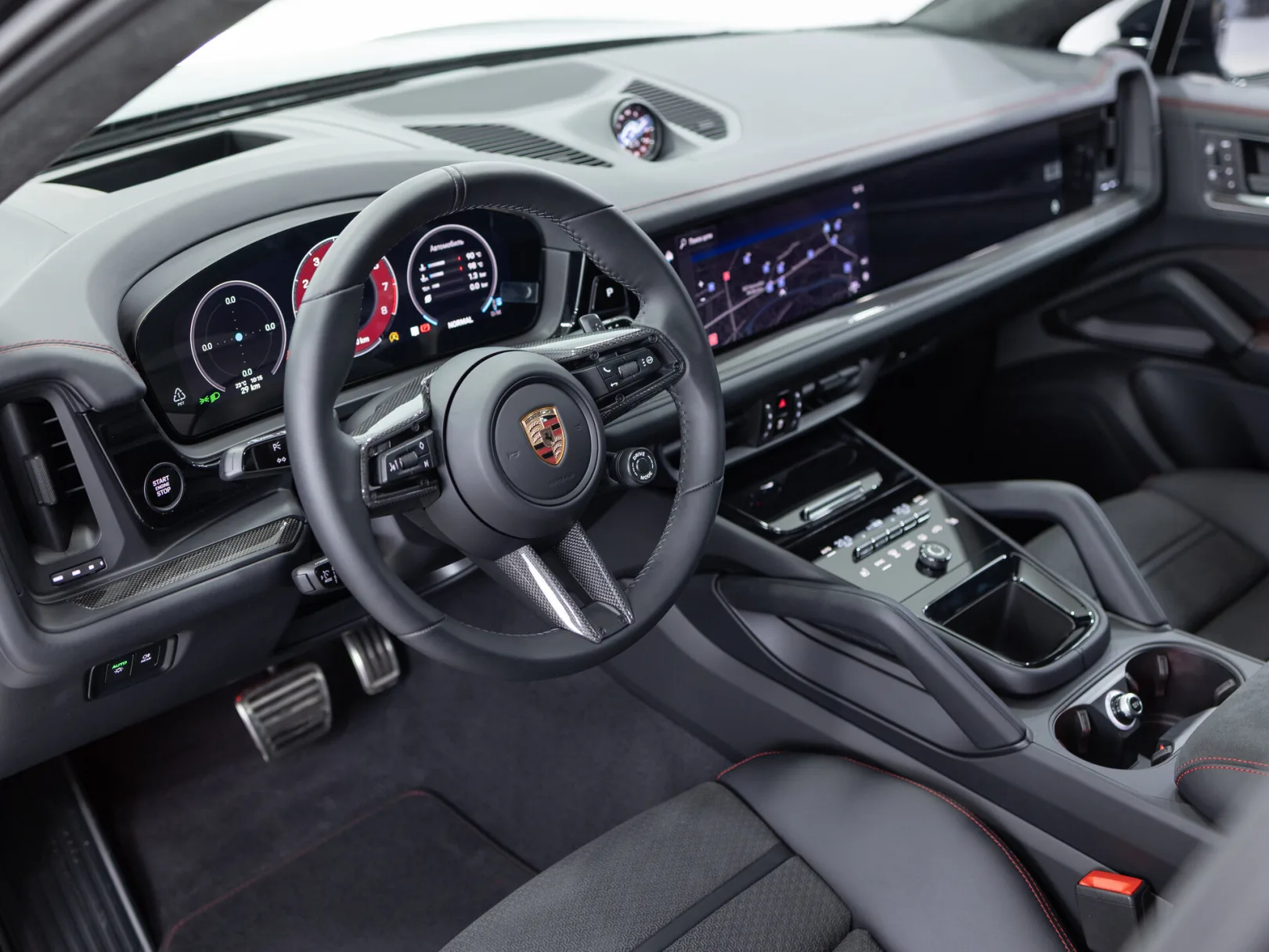 Porsche Cayenne GTS Coupé III Рестайлинг, 2025 — экстерьер, фото 10
