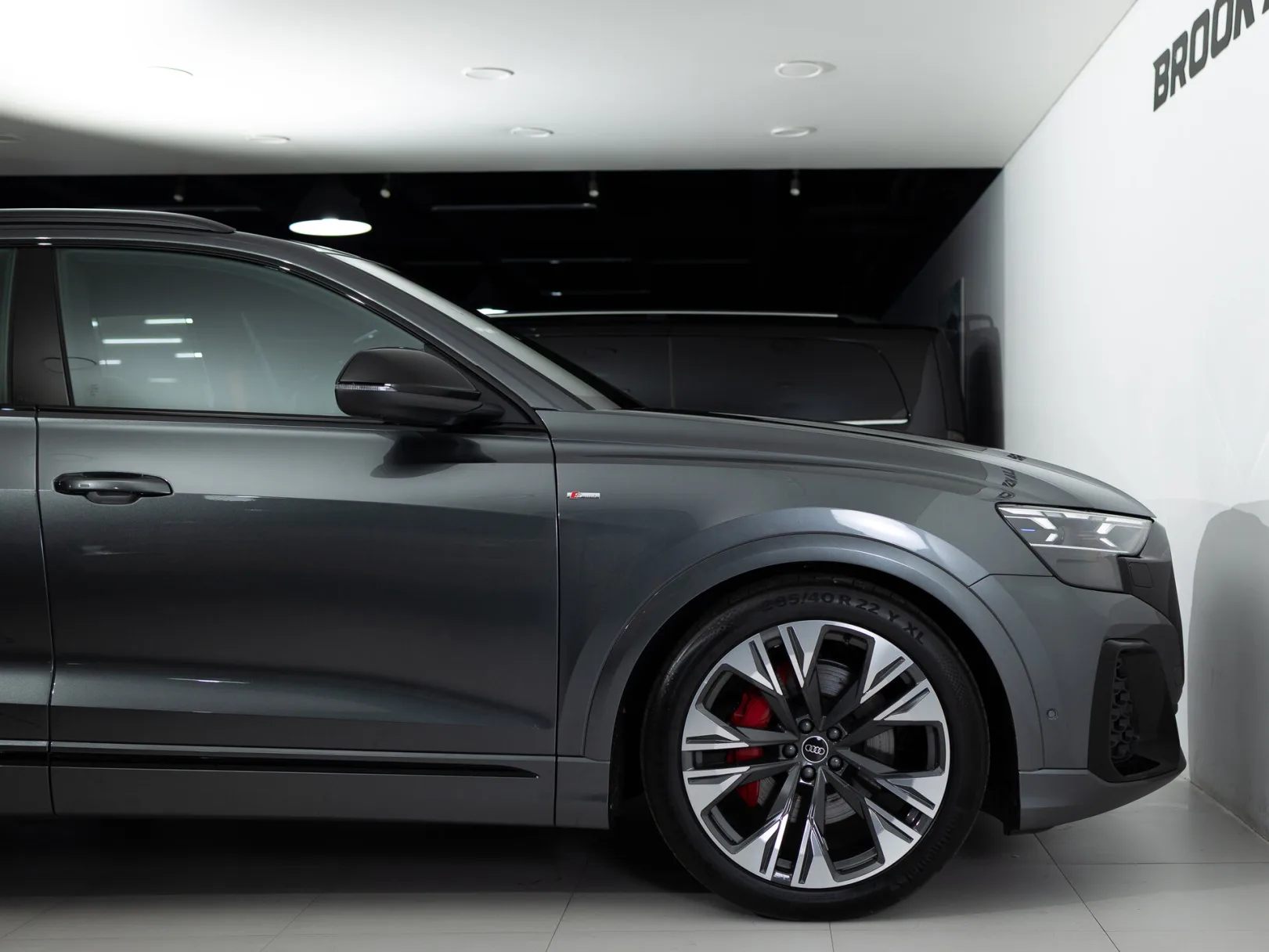 Audi Q8 55 TFSI I (4M) Рестайлинг, 2025 — экстерьер, фото 34