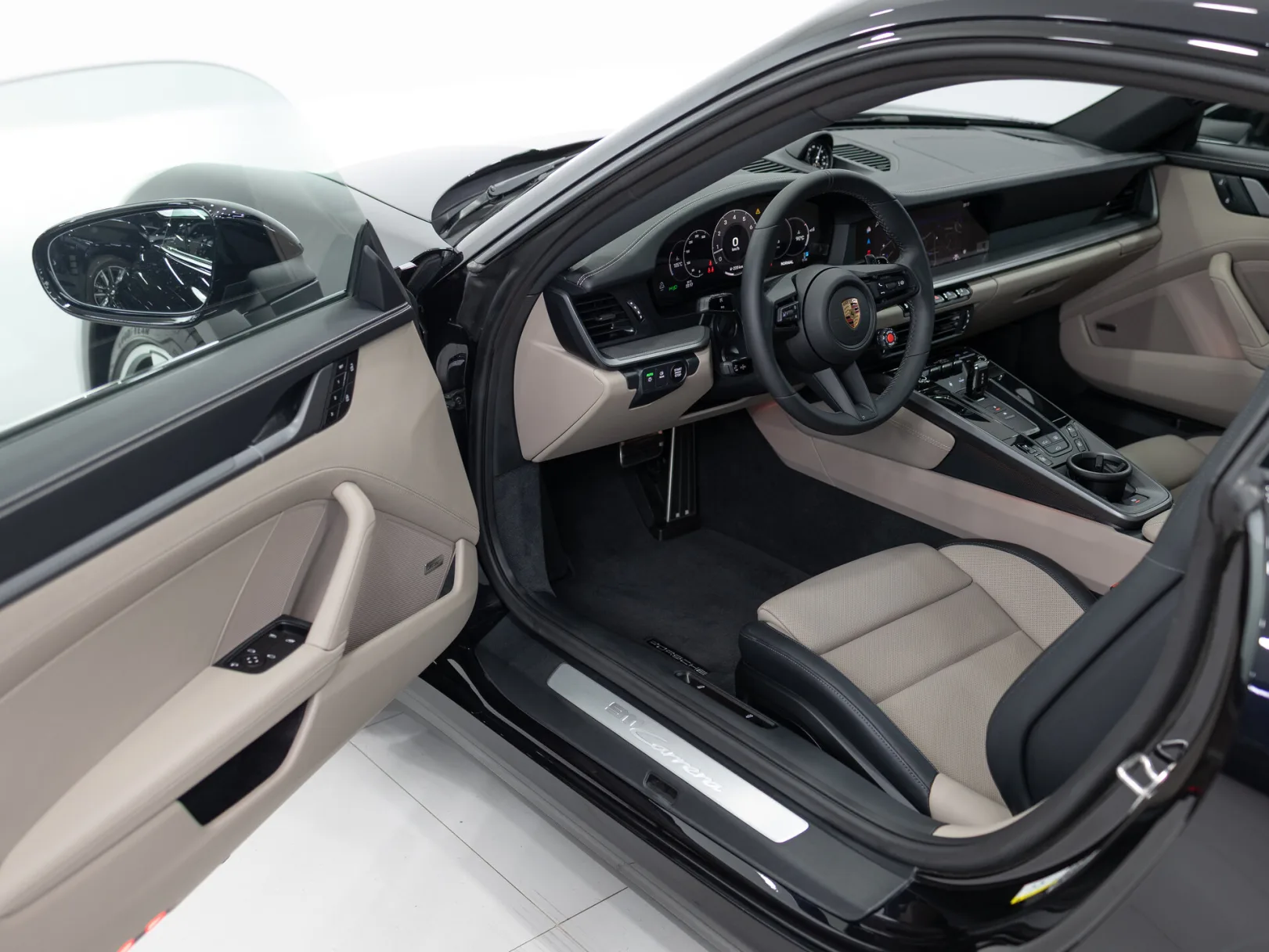 Porsche 911 Carrera VIII (992) Рестайлинг, 2025 — экстерьер, фото 7