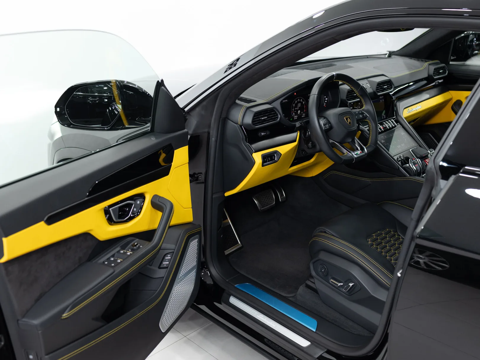 Lamborghini Urus Individual I, 2021 — экстерьер, фото 7