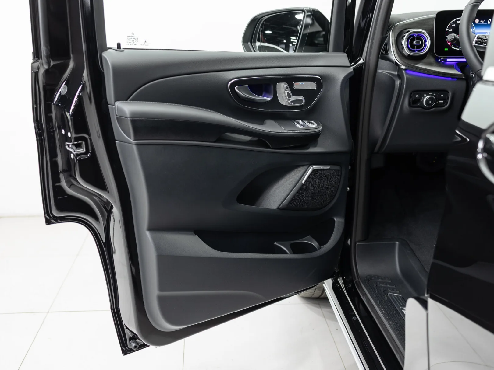 Mercedes-Benz V-Класс Exclusive III (W447) Рестайлинг 2, 2026 — экстерьер, фото 9