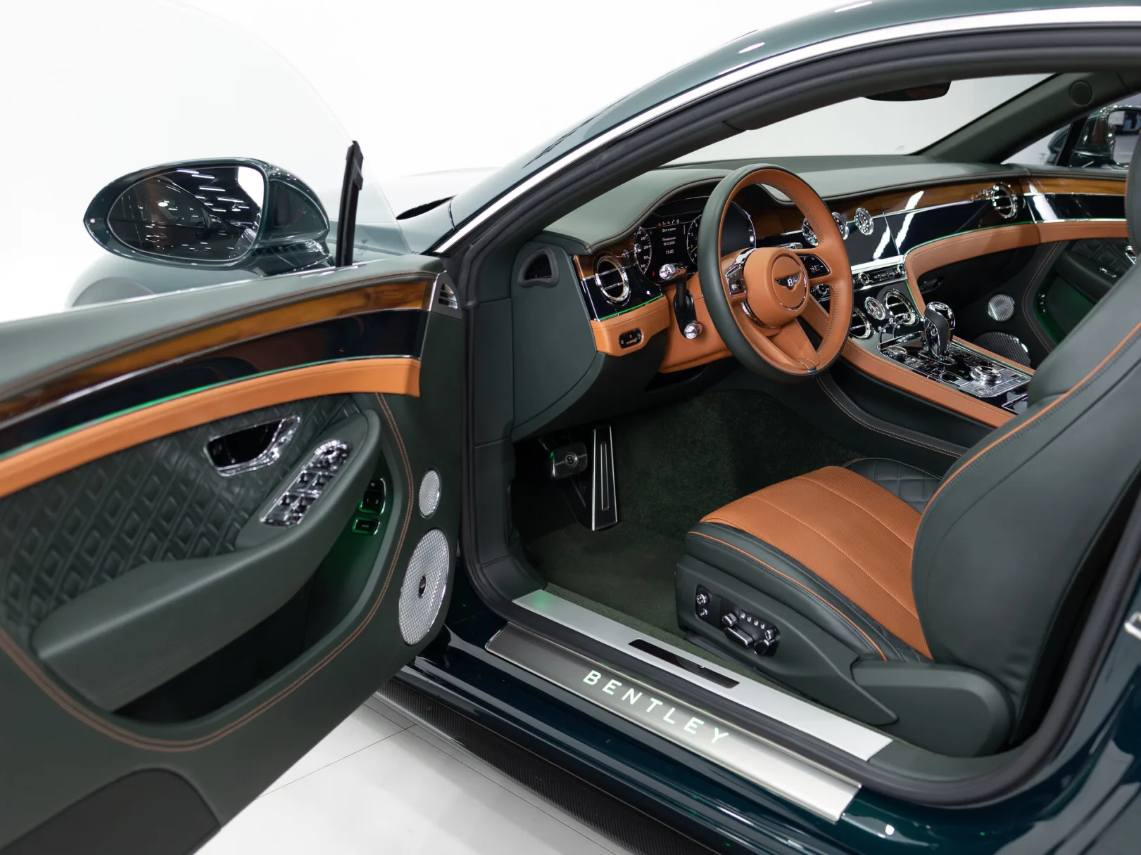 Bentley Continental GT III, 2021 — экстерьер, фото 7
