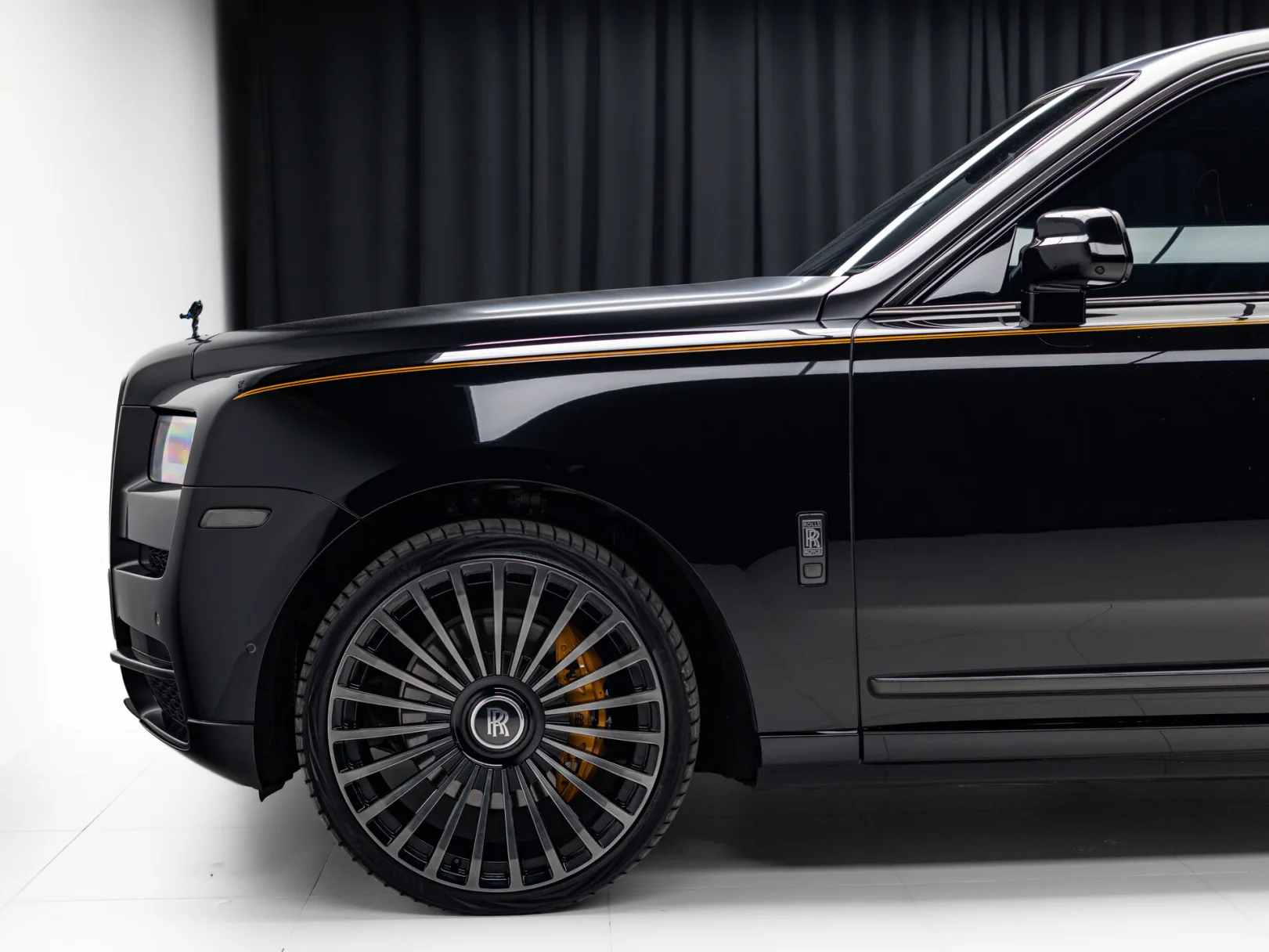 Rolls-Royce Cullinan Individual I (Series I), 2021 — экстерьер, фото 40