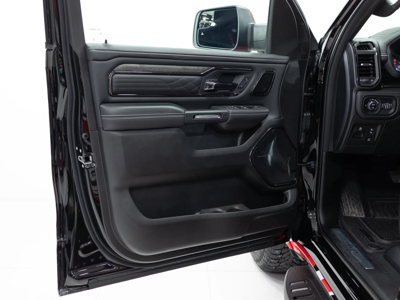 Ram 1500 Limited V Рестайлинг, 2025 — экстерьер, фото 8