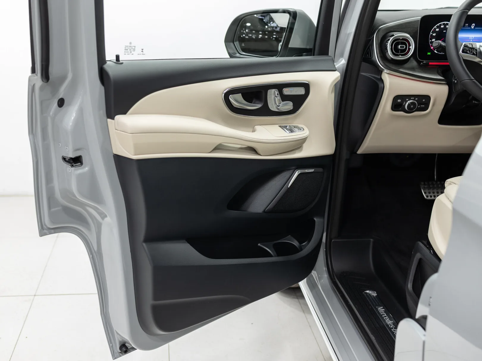 Mercedes-Benz V-Класс Exclusive III (W447) Рестайлинг 2, 2026 — экстерьер, фото 9