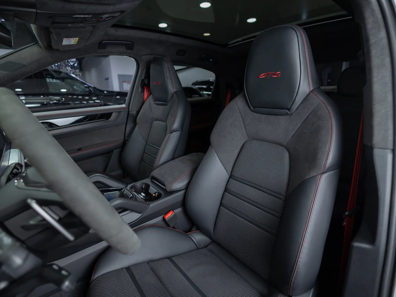 Porsche Cayenne GTS Coupé III Рестайлинг, 2024 — экстерьер, фото 10