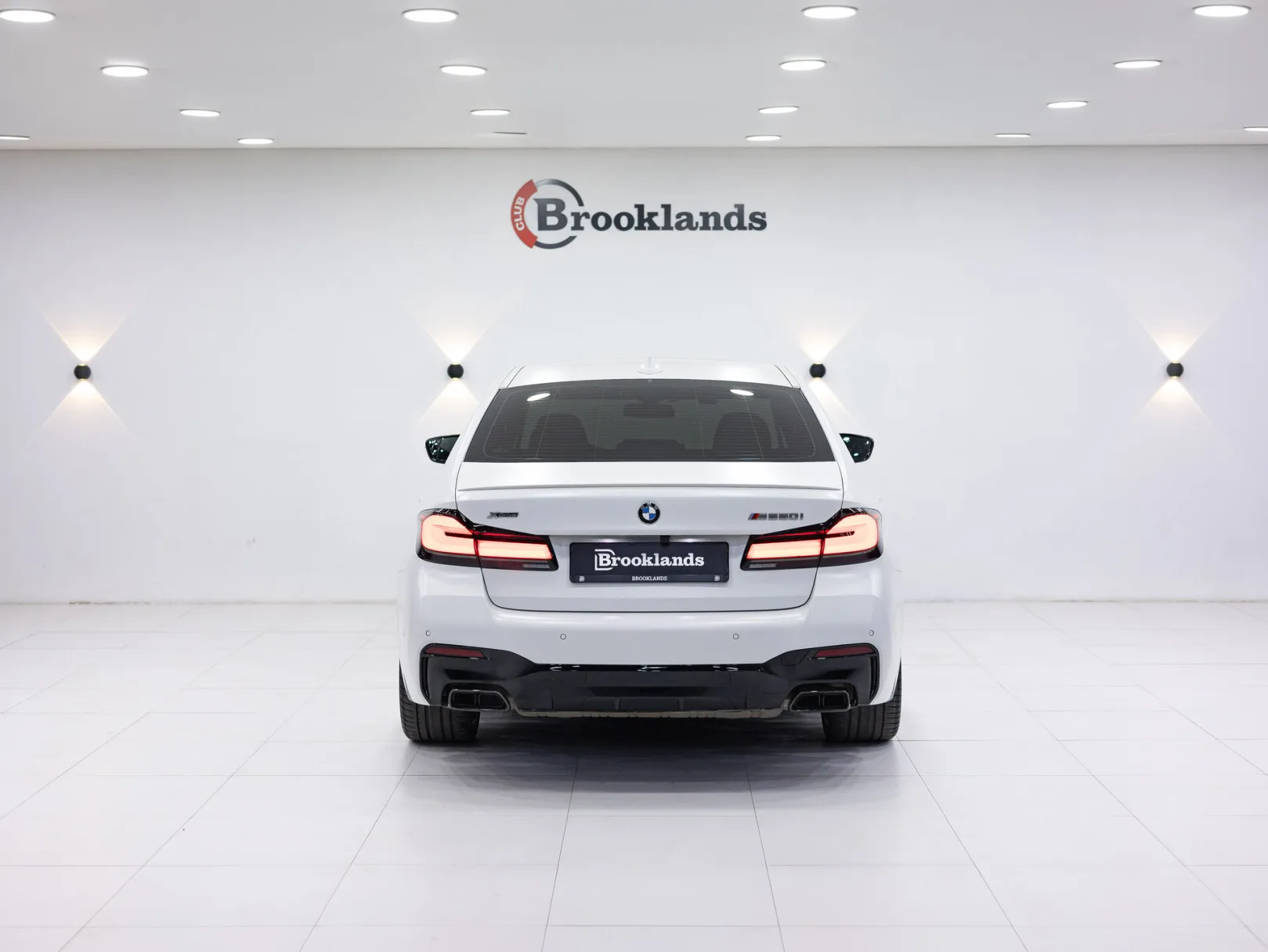 BMW 5 серии M550i xDrive M Special Edition 21 VII (G30/G31/G38) Рестайлинг, 2022 — экстерьер, фото 5