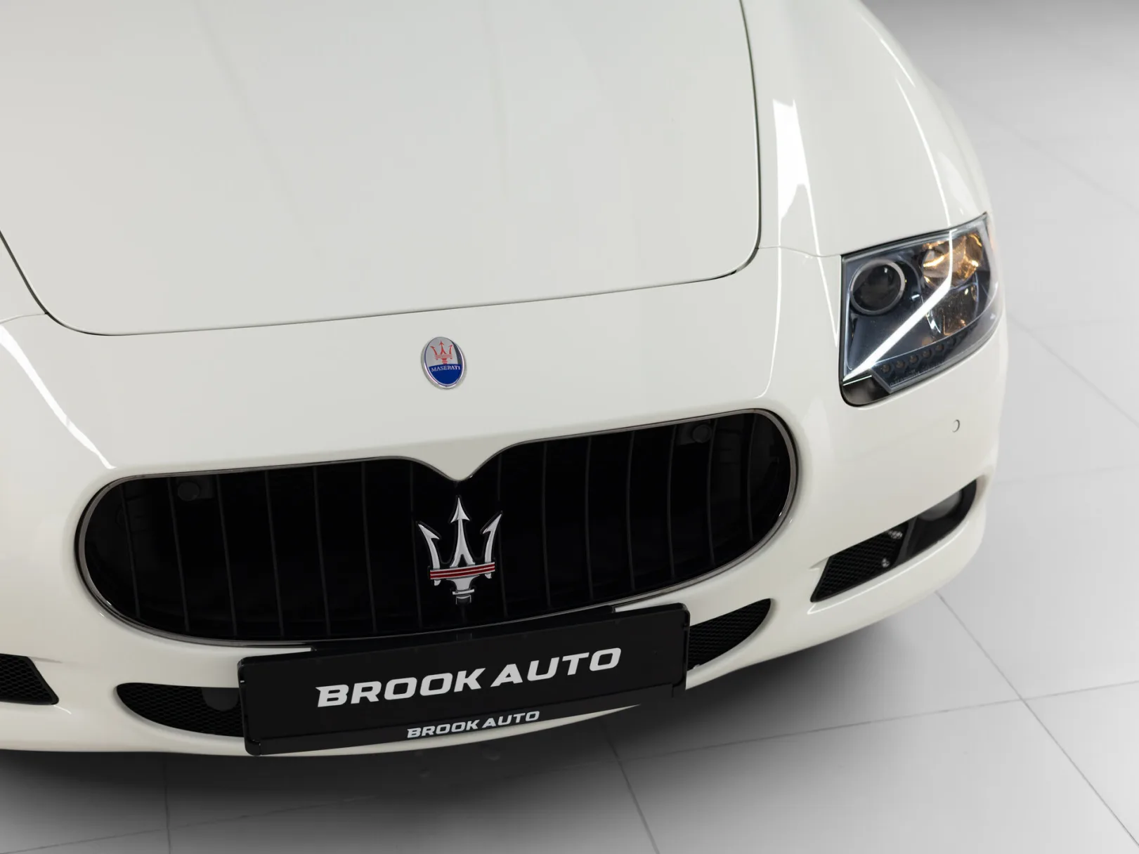 Maserati Quattroporte V Рестайлинг, 2011 — экстерьер, фото 34