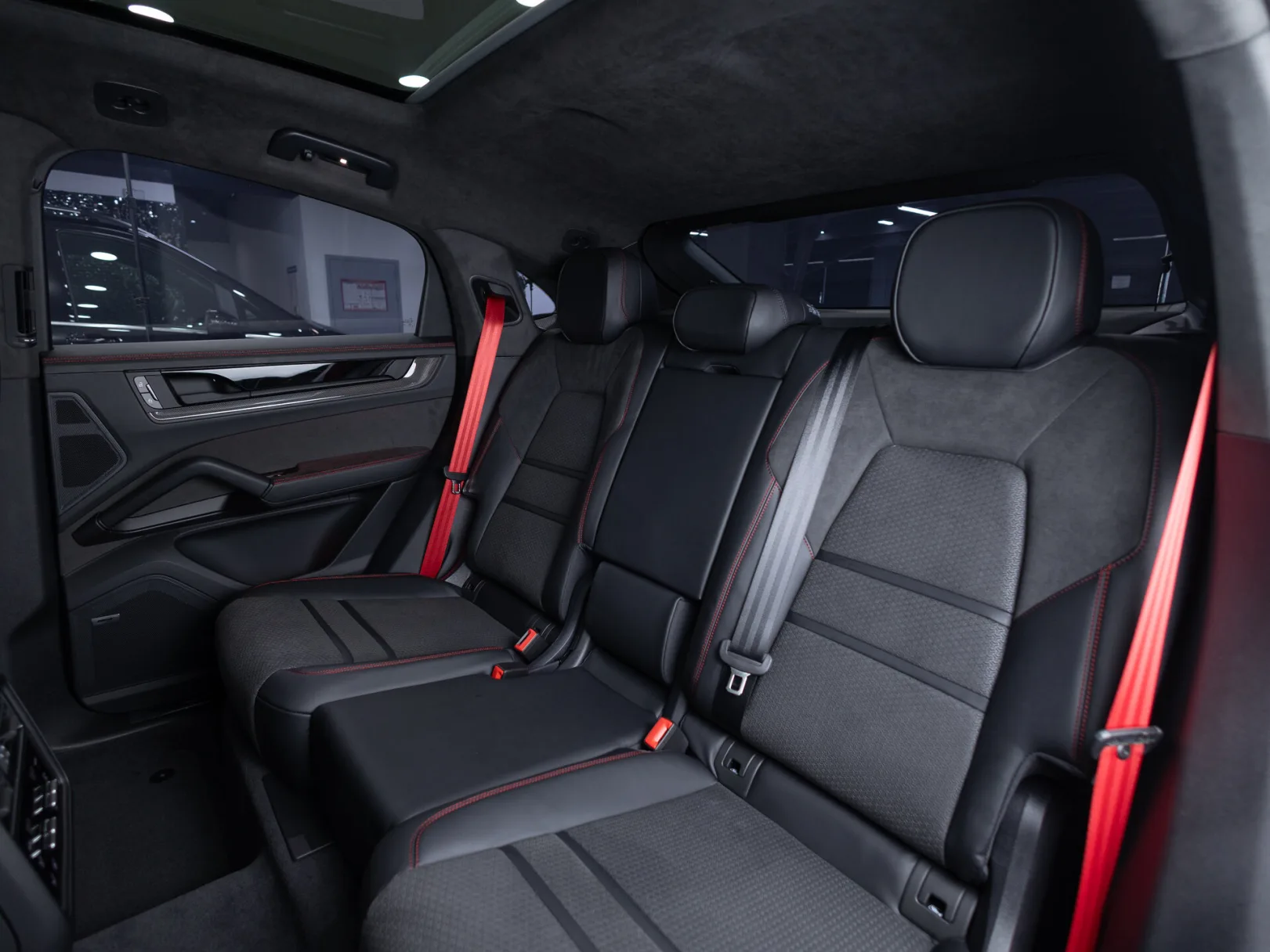 Porsche Cayenne GTS Coupé III Рестайлинг, 2025 — экстерьер, фото 31