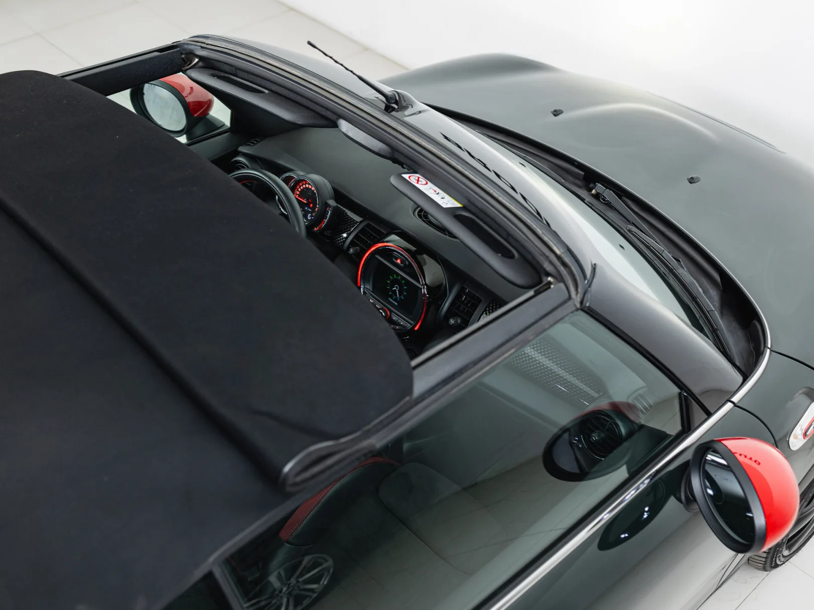 Mini Cabrio JCW III Рестайлинг, 2019 — экстерьер, фото 34