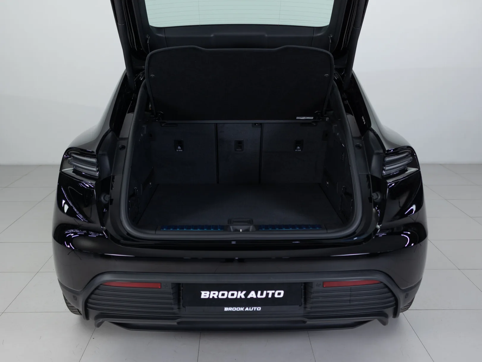Porsche Macan Electric II, 2025 — экстерьер, фото 31