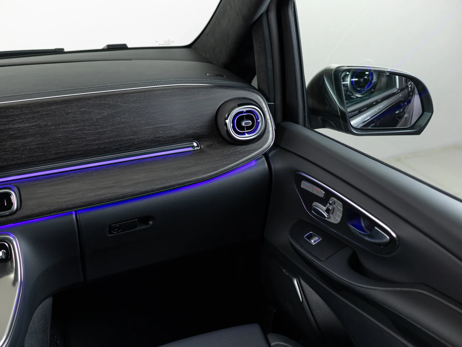 Mercedes-Benz V-Класс Exclusive III (W447) Рестайлинг 2, 2025 — экстерьер, фото 29