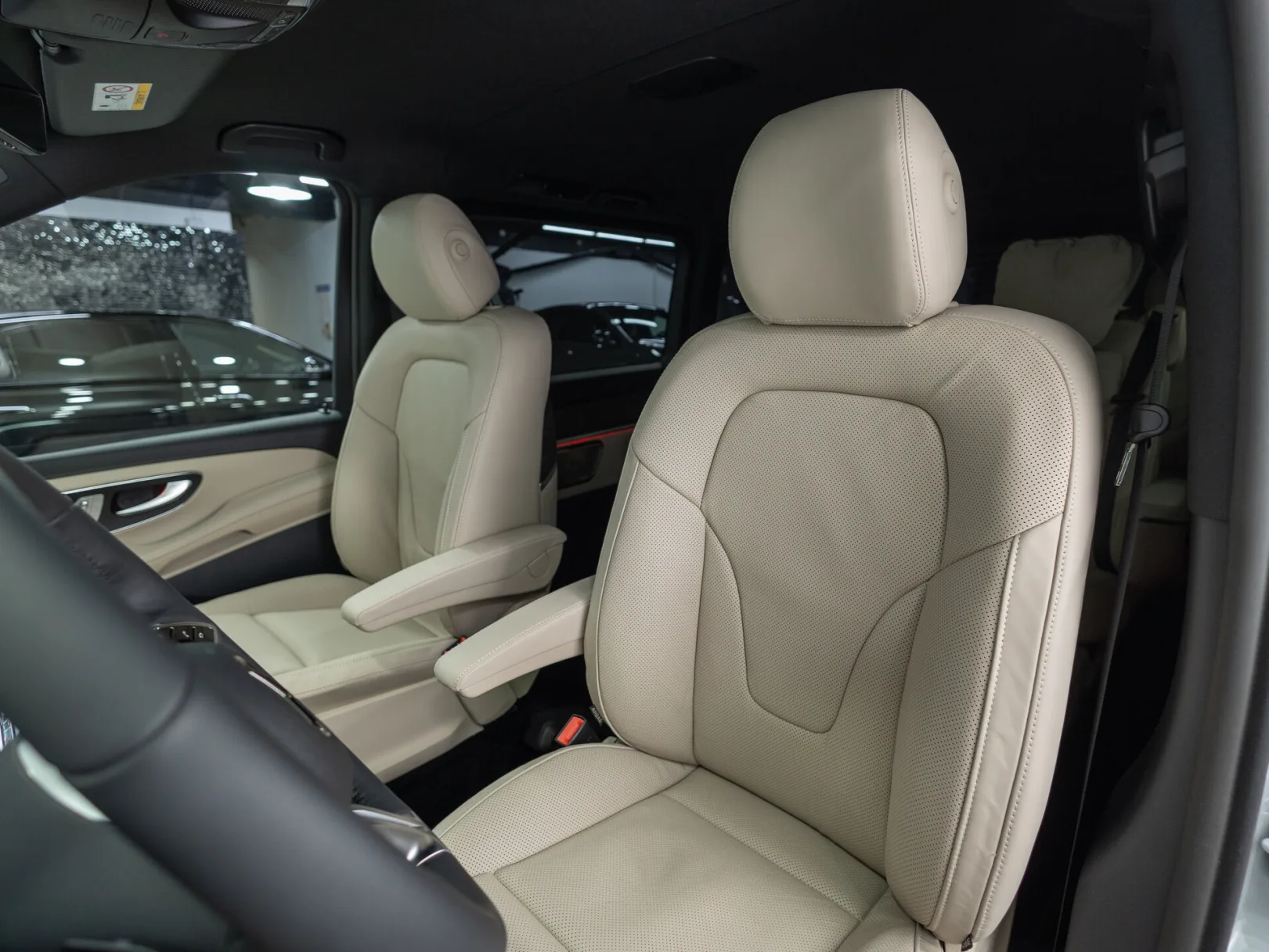 Mercedes-Benz V-Класс Exclusive III (W447) Рестайлинг 2, 2025 — экстерьер, фото 12