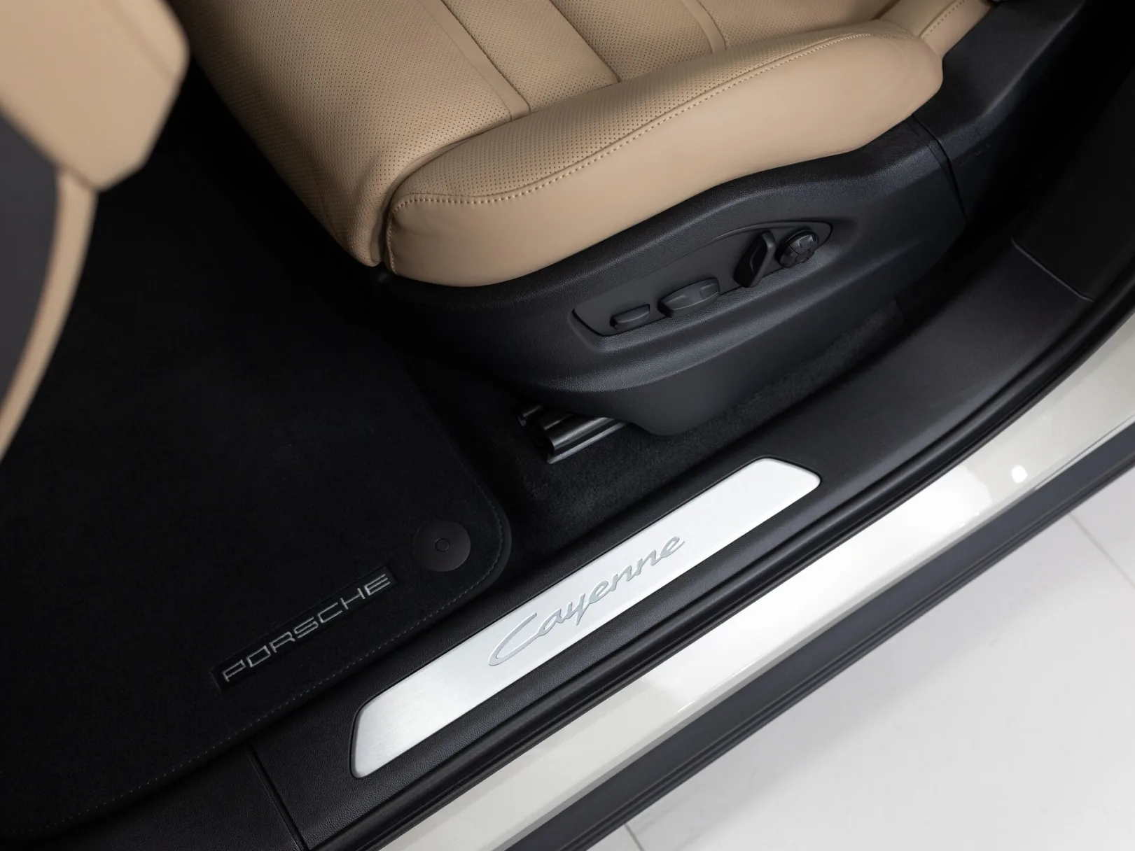 Porsche Cayenne Базовая III Рестайлинг, 2025 — экстерьер, фото 11