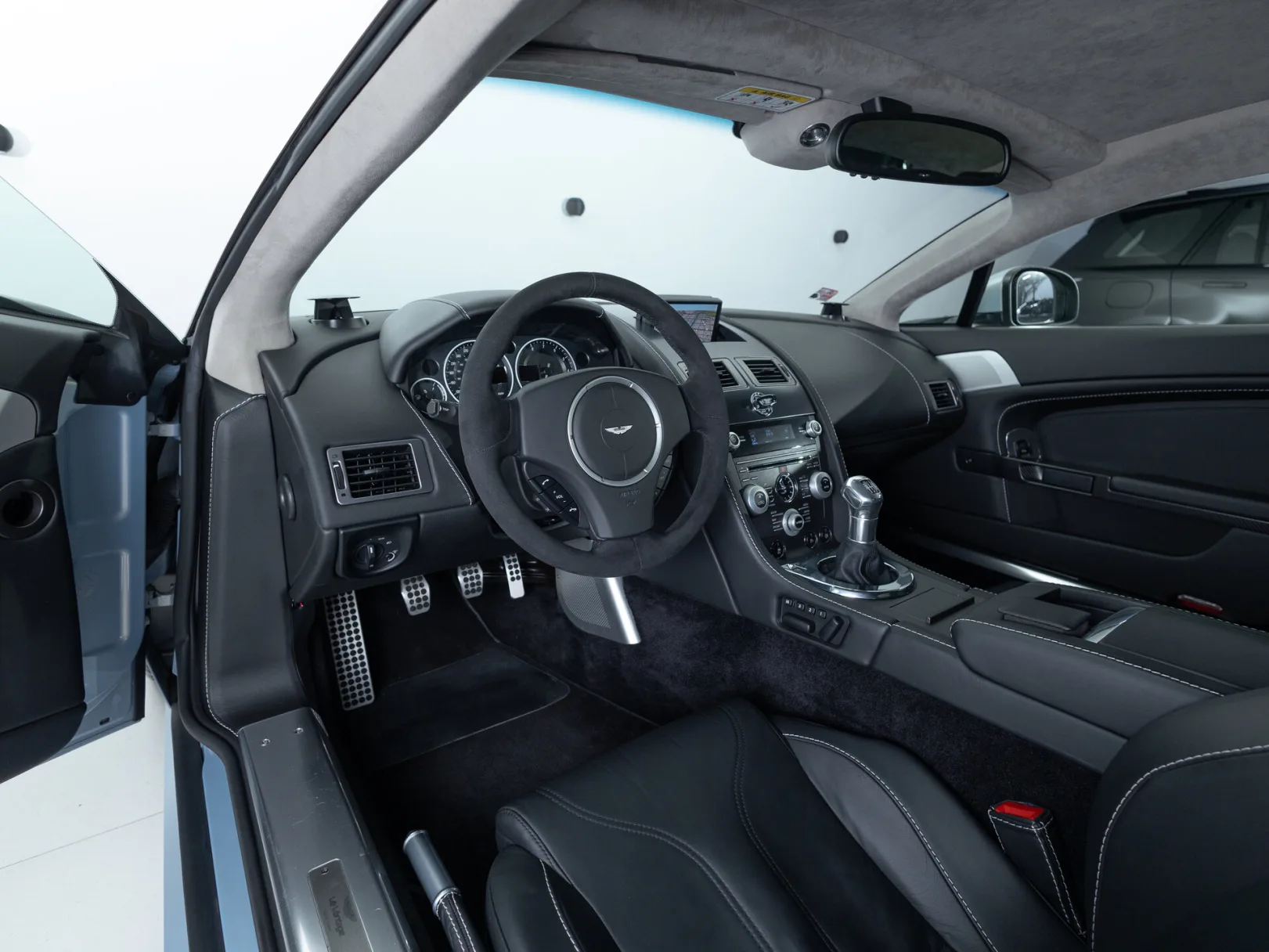 Aston Martin V12 Vantage Carbon Black I, 2010 — экстерьер, фото 9