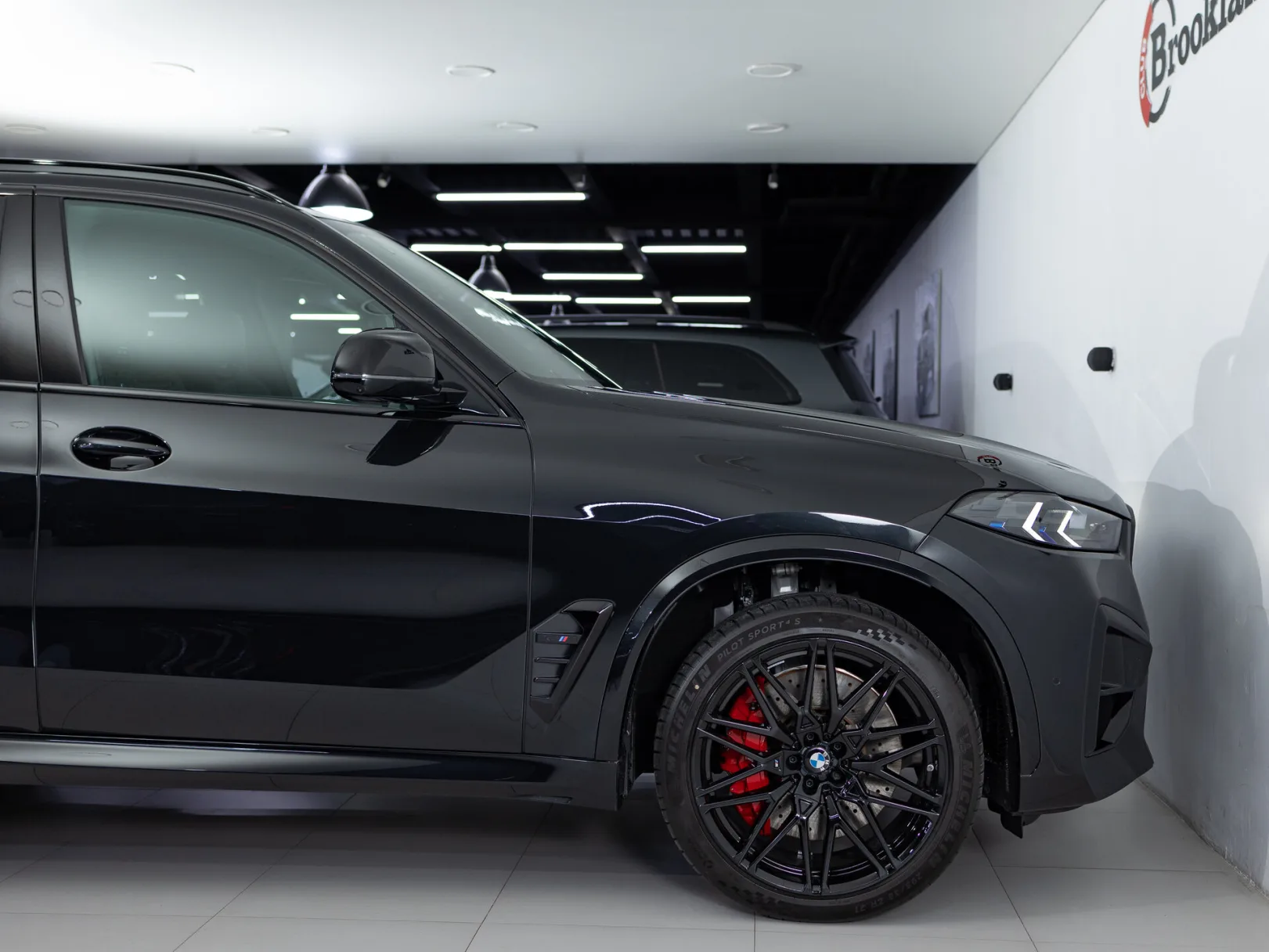 BMW X5 M Competition III (F95) Рестайлинг, 2024 — экстерьер, фото 34