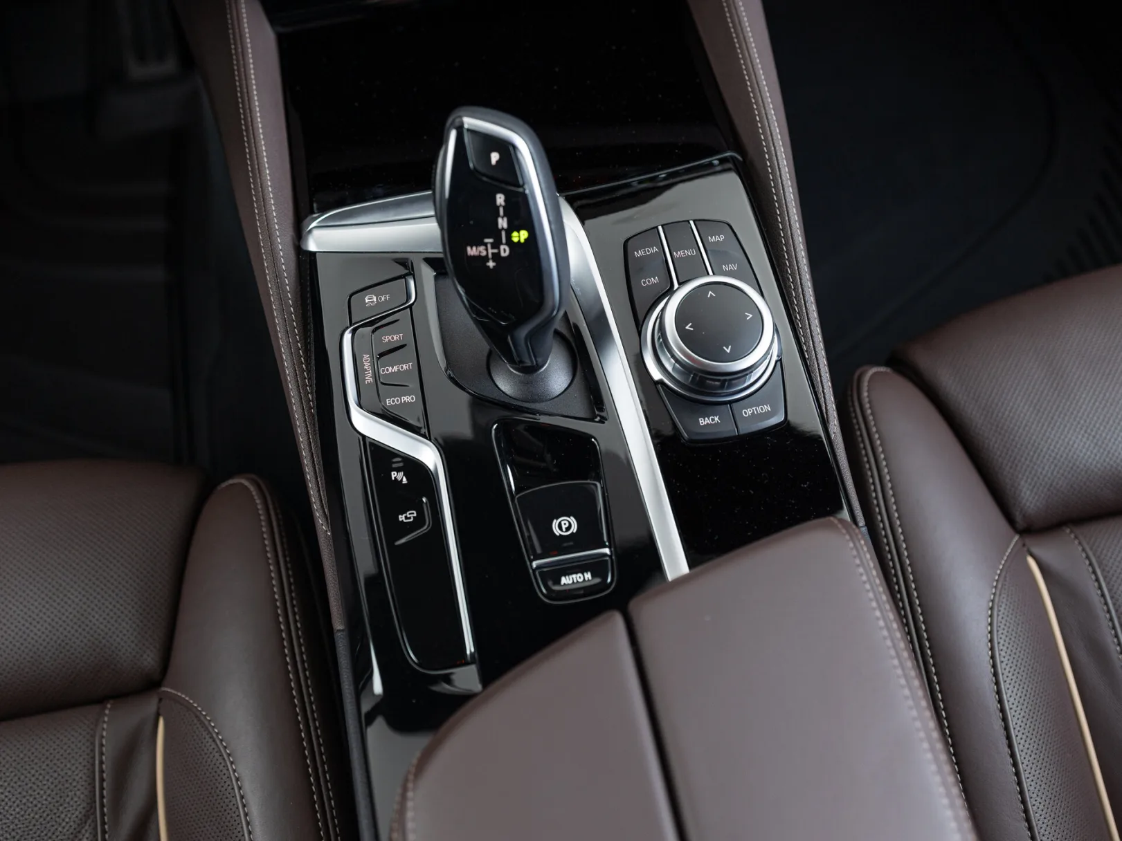 BMW 5 серии M550i xDrive M Special Edition 21 VII (G30/G31/G38) Рестайлинг, 2022 — экстерьер, фото 20