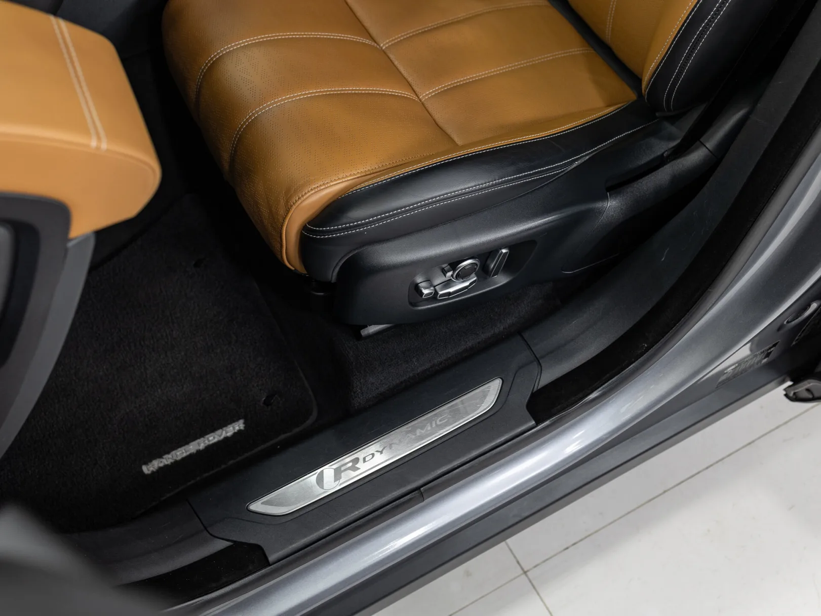 Land Rover Range Rover Velar R-Dynamic Base I, 2019 — экстерьер, фото 12