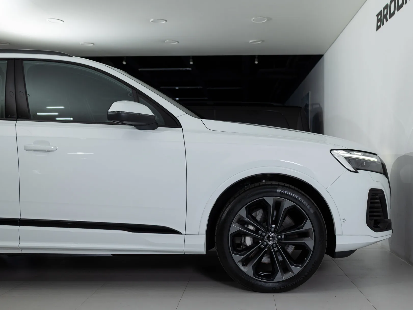 Audi Q7 55 TFSI quattro tiptronic II (4M) Рестайлинг 2, 2024 — экстерьер, фото 32