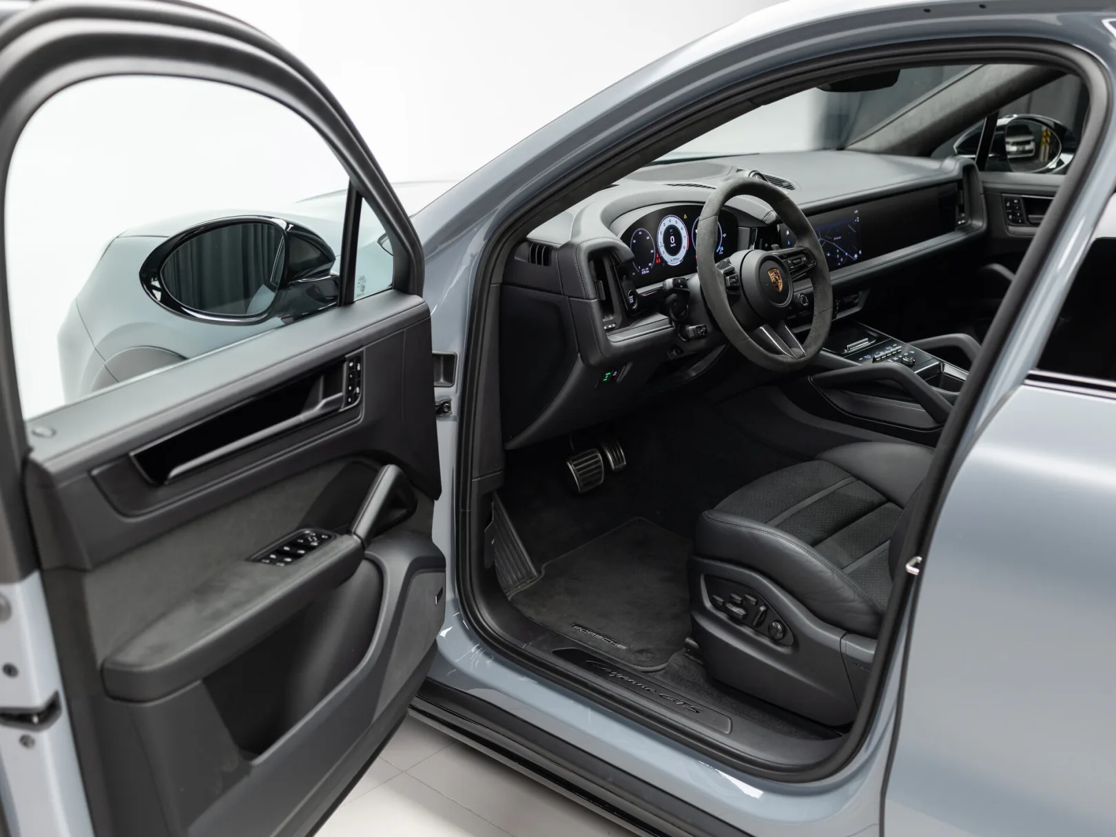 Porsche Cayenne GTS Coupé III Рестайлинг, 2025 — экстерьер, фото 7