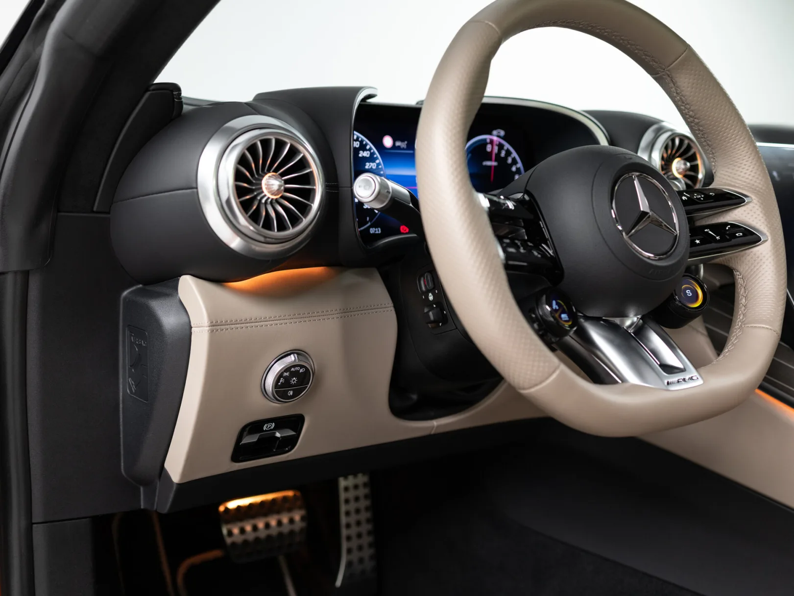 Mercedes-Benz SL-Класс AMG SL 63 S E Performance IV (R232), 2024 — экстерьер, фото 19
