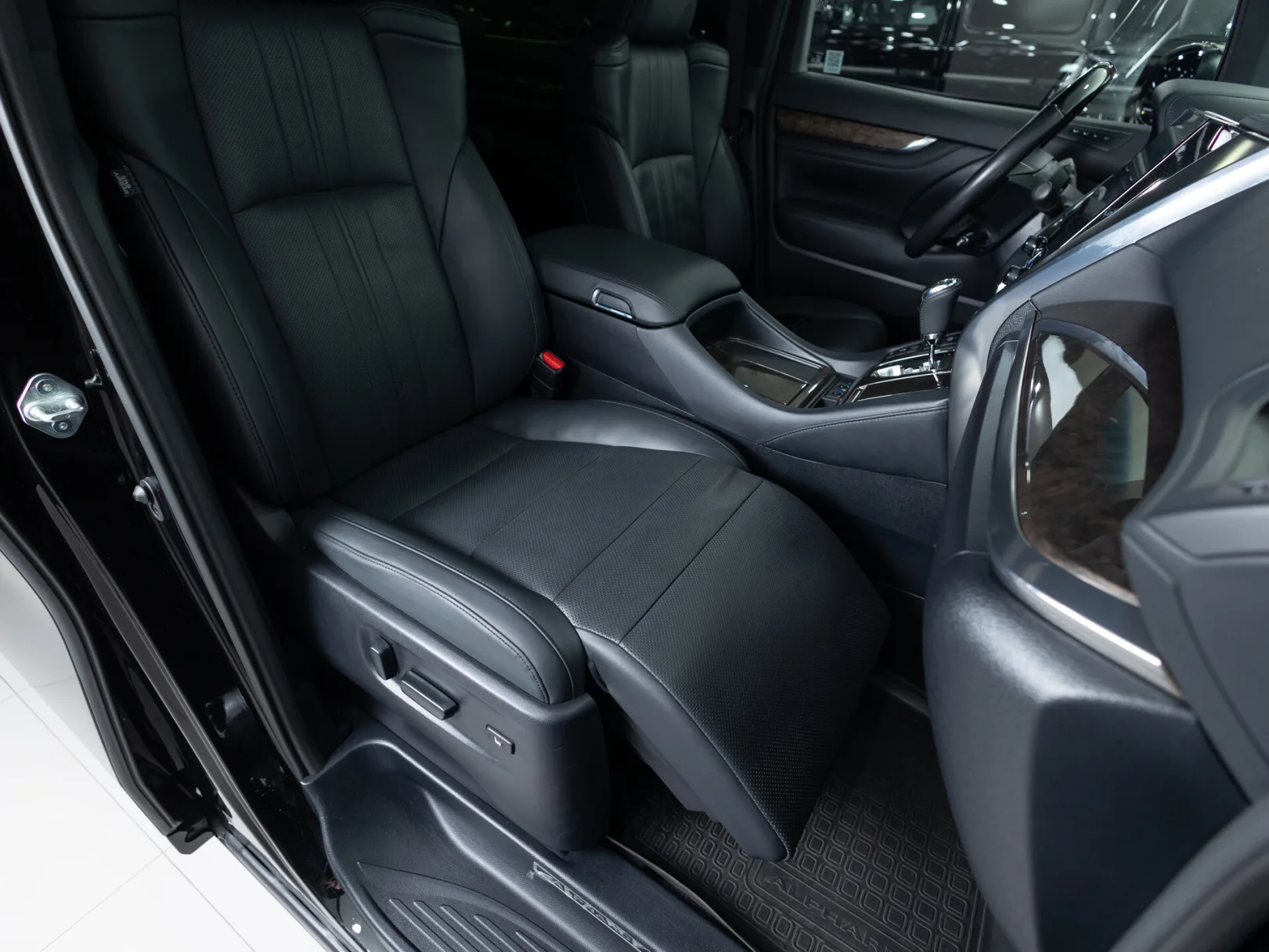 Toyota Alphard Executive Lounge III Рестайлинг, 2021 — экстерьер, фото 34