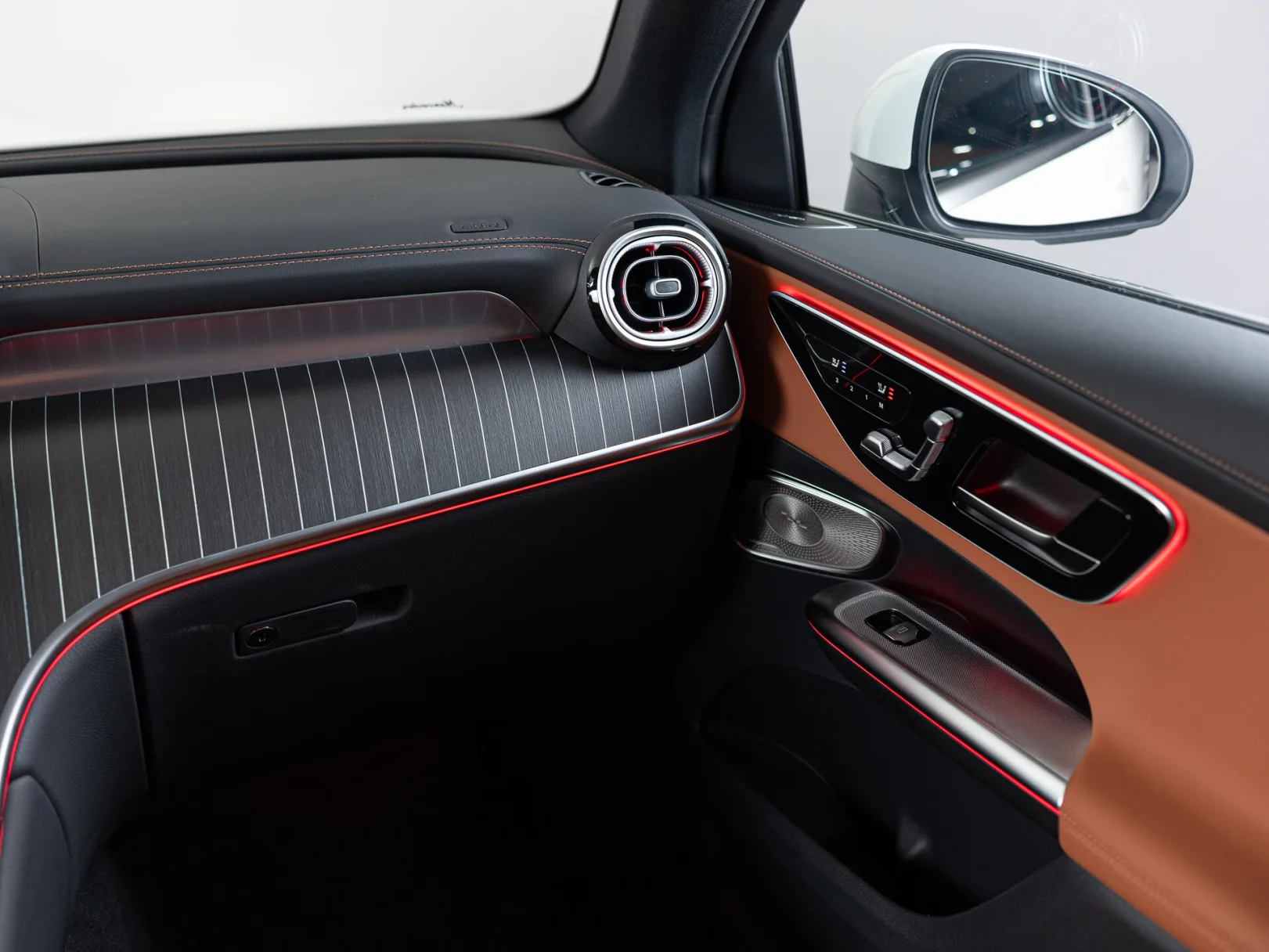 Mercedes-Benz GLC 300 4MATIC II (X254), 2025 — экстерьер, фото 21