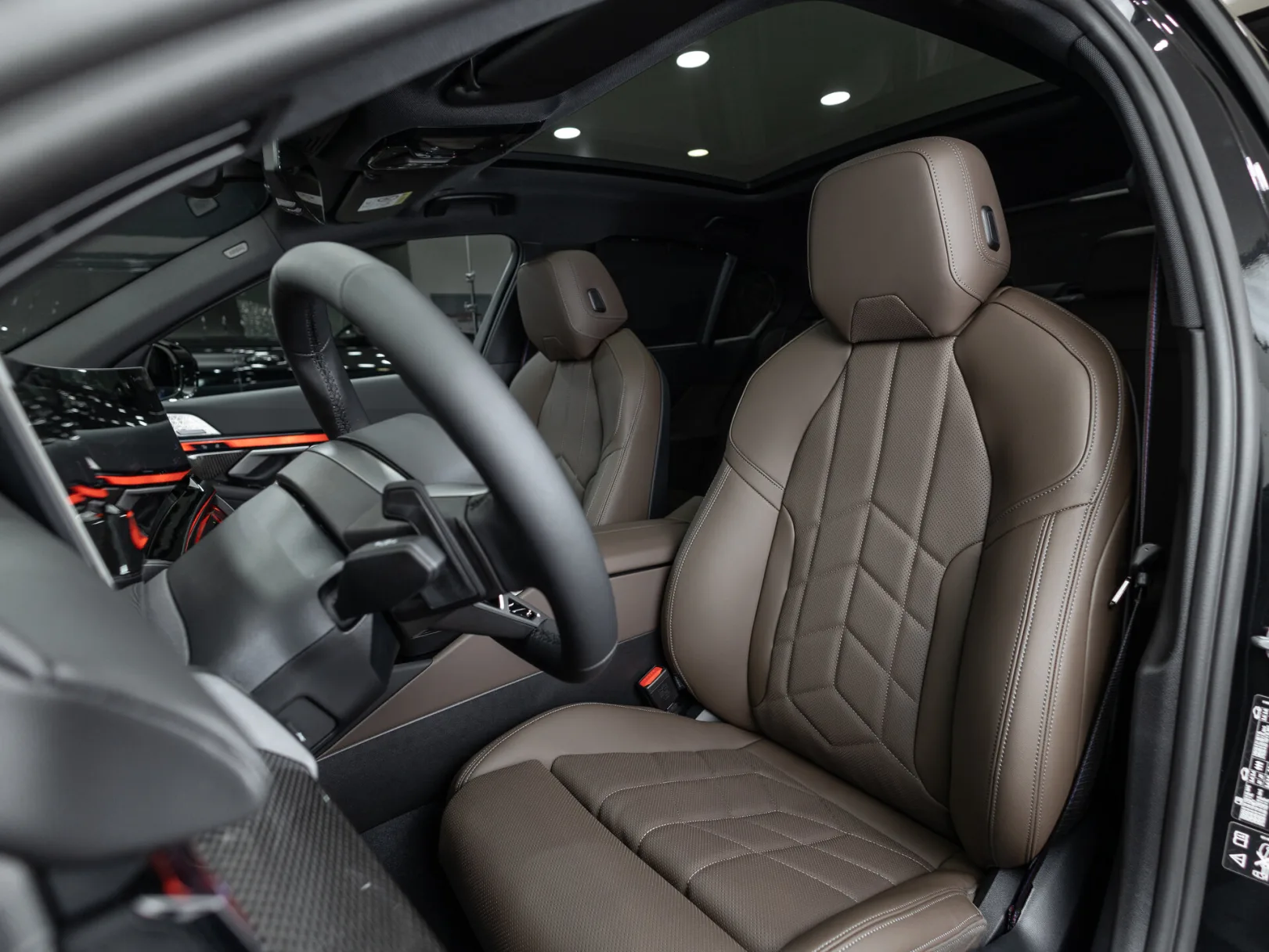 BMW 5 серии 520d xDrive VIII (G60/G61/G68), 2025 — экстерьер, фото 11