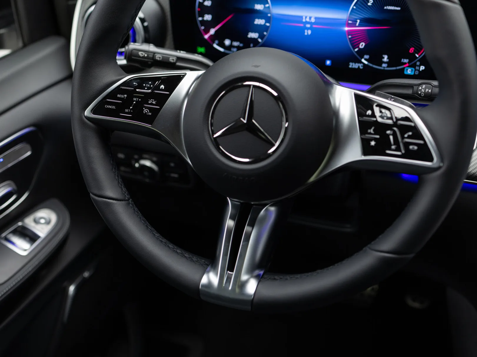 Mercedes-Benz V-Класс Exclusive AMG Line III (W447) Рестайлинг 2, 2026 — экстерьер, фото 17
