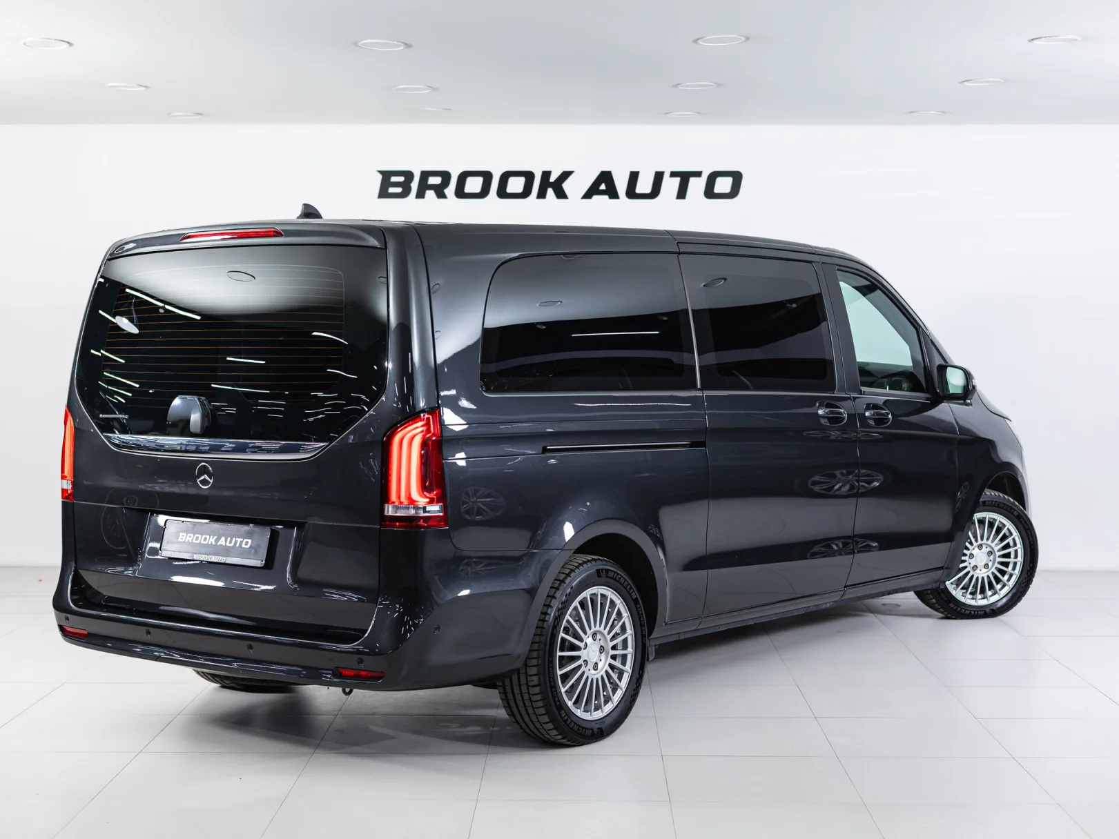 Mercedes-Benz V-Класс VIP III (W447) Рестайлинг, 2021 — экстерьер, фото 8