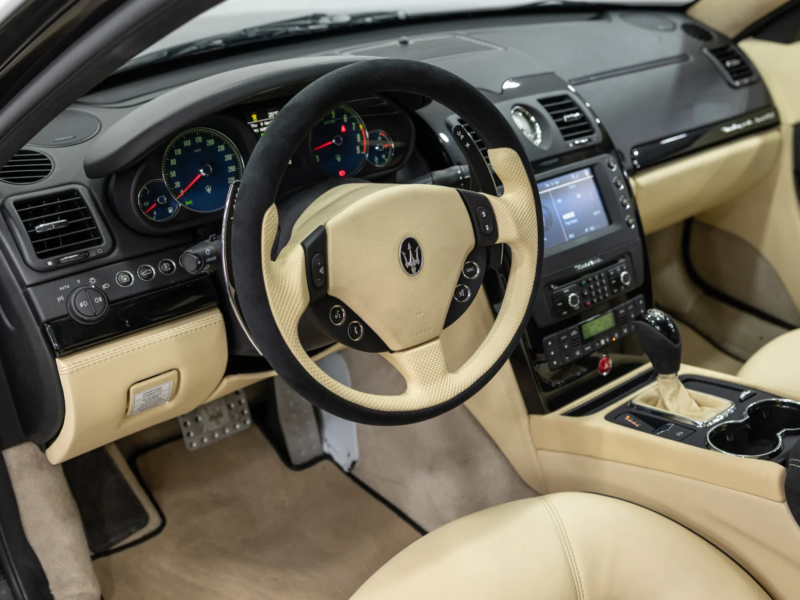 Maserati Quattroporte V Рестайлинг, 2011 — экстерьер, фото 9