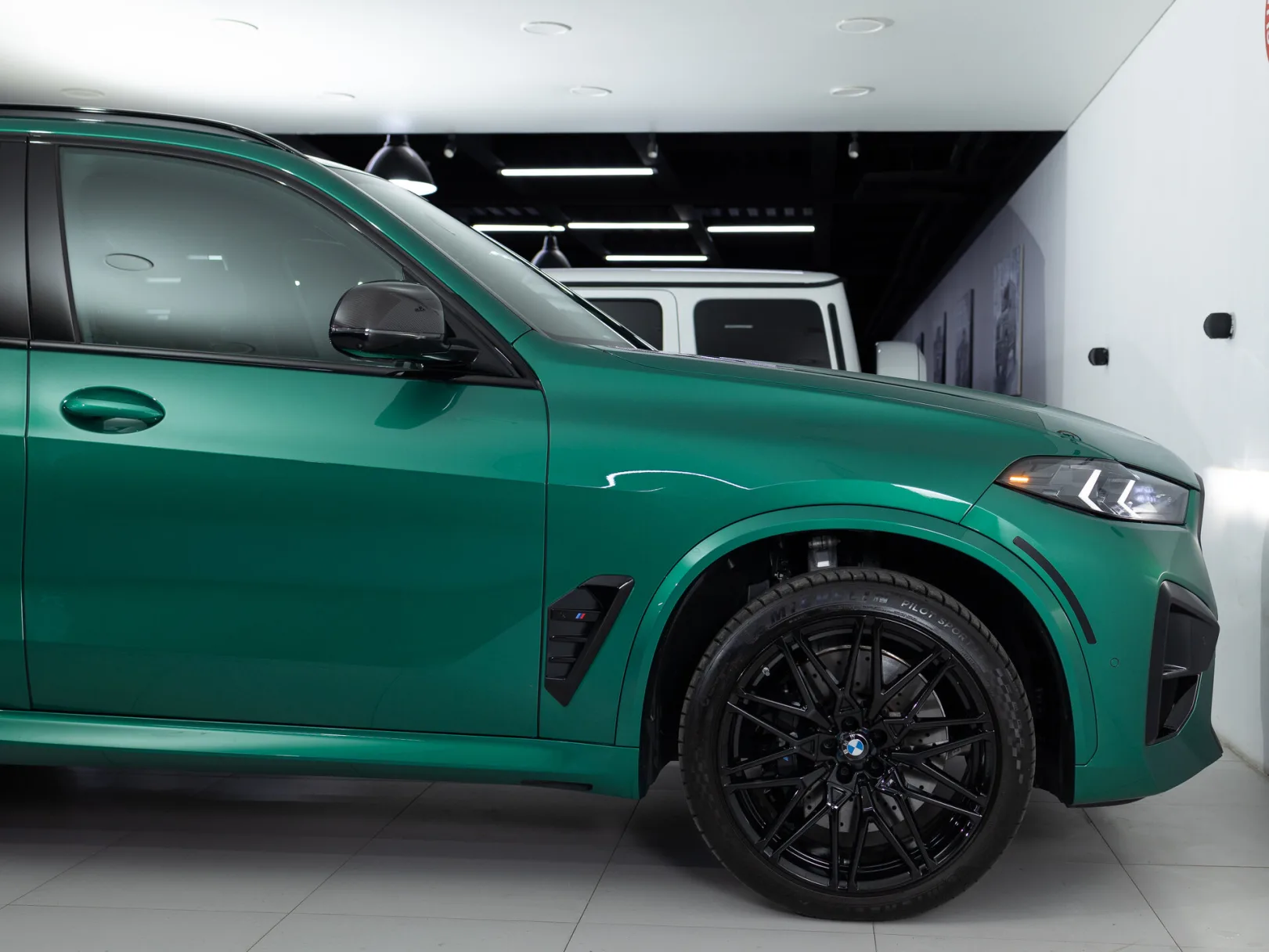 BMW X5 M Competition III (F95) Рестайлинг, 2023 — экстерьер, фото 32