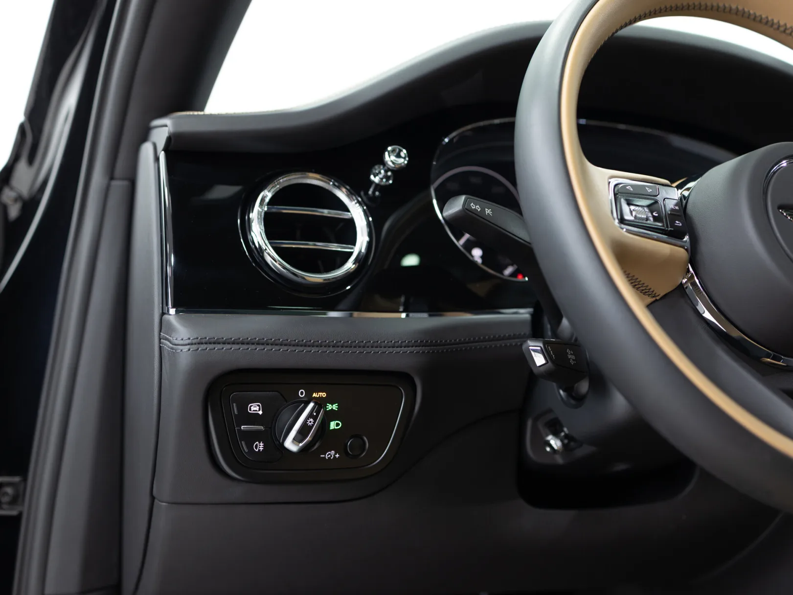 Bentley Bentayga Individual I Рестайлинг, 2022 — экстерьер, фото 14