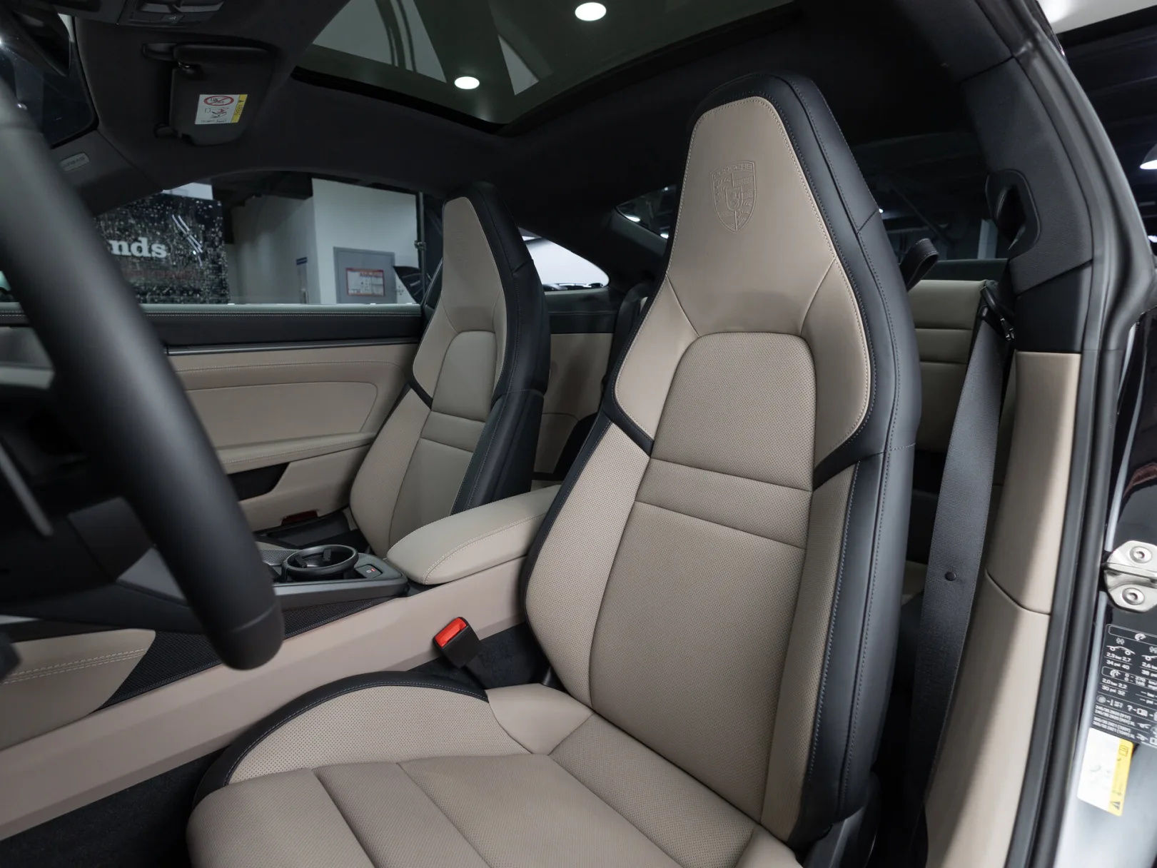 Porsche 911 Carrera VIII (992) Рестайлинг, 2025 — экстерьер, фото 10