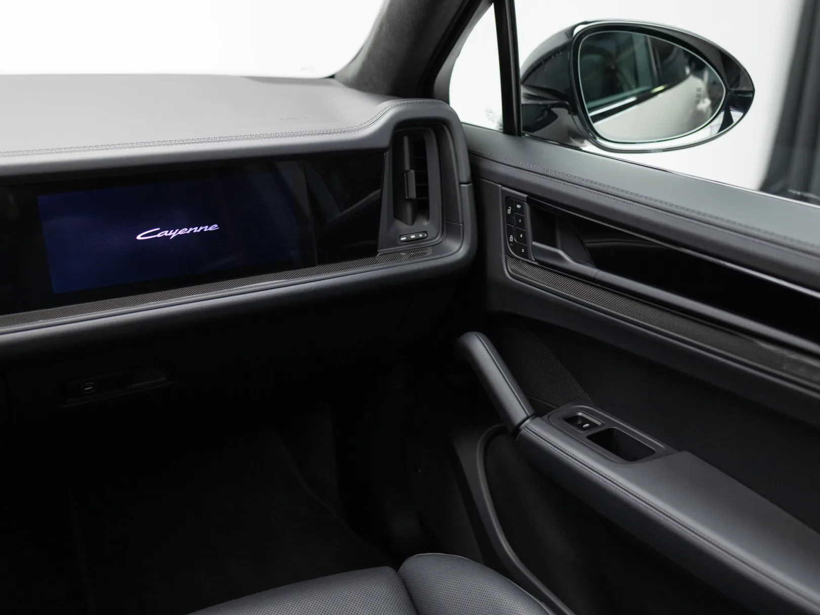 Porsche Cayenne GTS Coupé III Рестайлинг, 2025 — экстерьер, фото 18