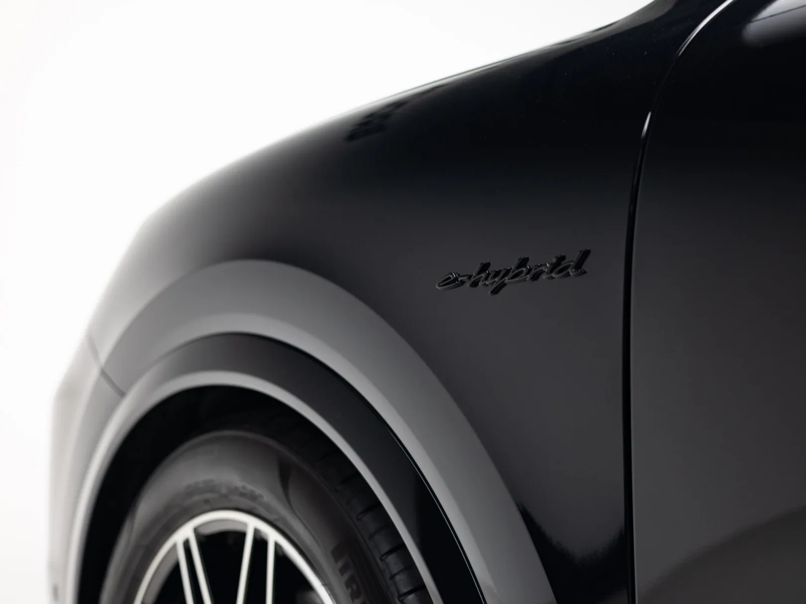 Porsche Cayenne E-Hybrid Coupé III Рестайлинг, 2026 — экстерьер, фото 39
