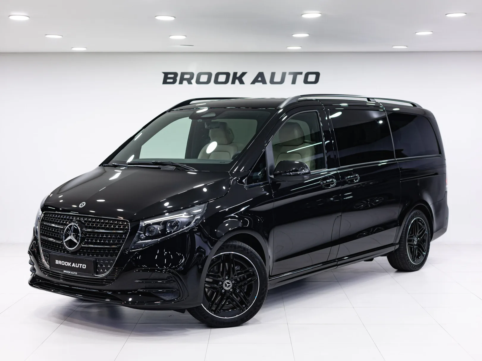 Mercedes-Benz V-Класс Exclusive AMG Line III (W447) Рестайлинг 2, 2025 — экстерьер, фото 1