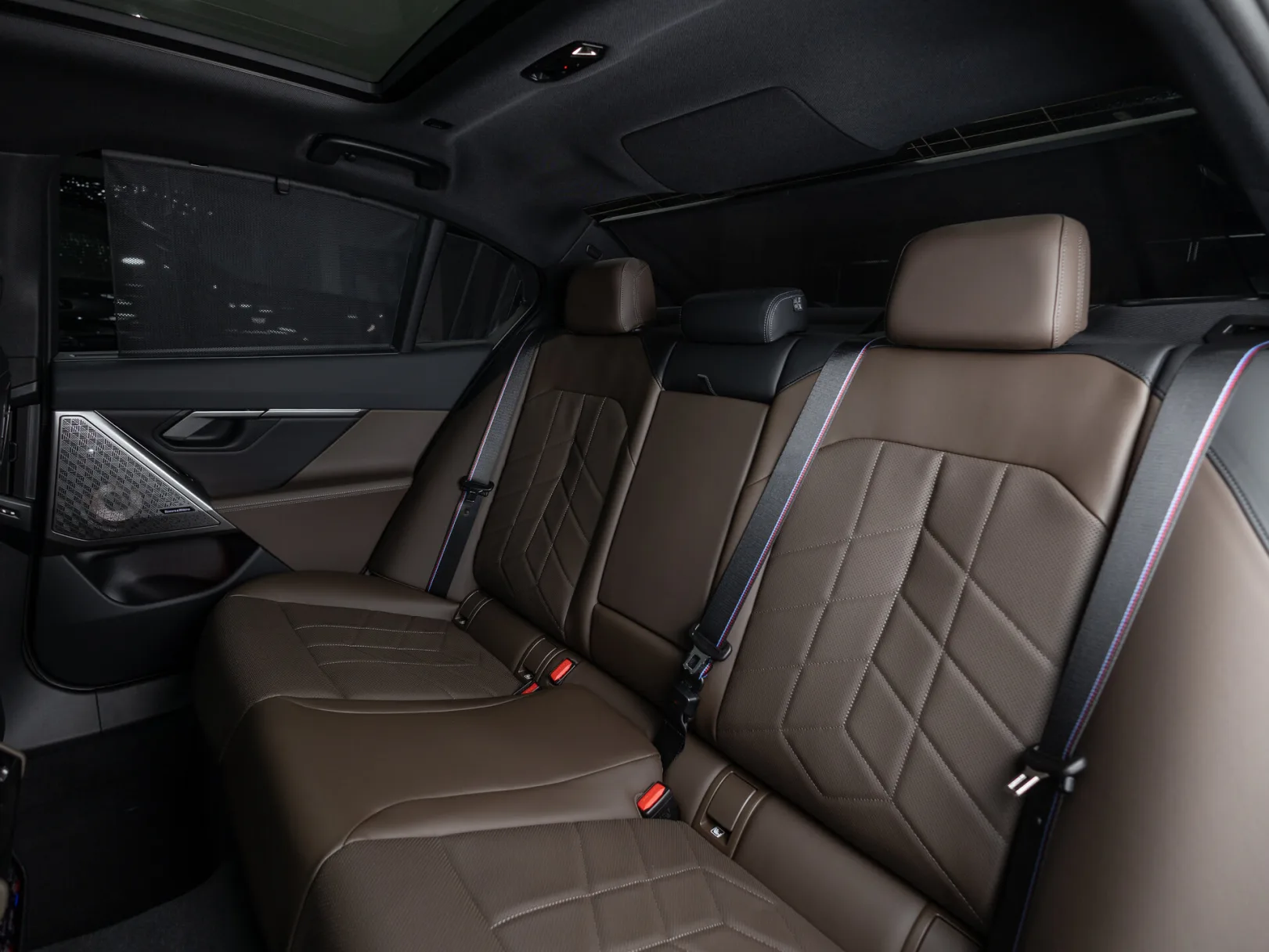 BMW 5 серии 520d xDrive VIII (G60/G61/G68), 2025 — экстерьер, фото 28