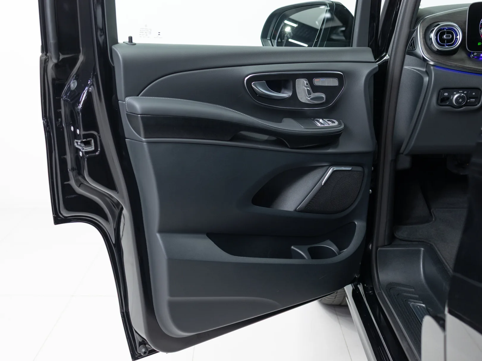 Mercedes-Benz V-Класс Avantgarde III (W447) Рестайлинг 2, 2025 — экстерьер, фото 8