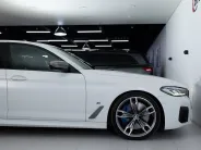 BMW 5 серии M550i xDrive M Special Edition 21 VII (G30/G31/G38) Рестайлинг, 2022 — экстерьер, фото 33
