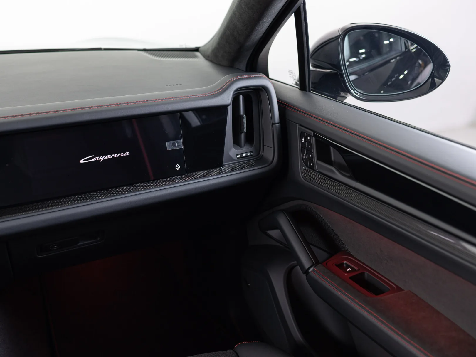 Porsche Cayenne GTS Coupé III Рестайлинг, 2025 — экстерьер, фото 20
