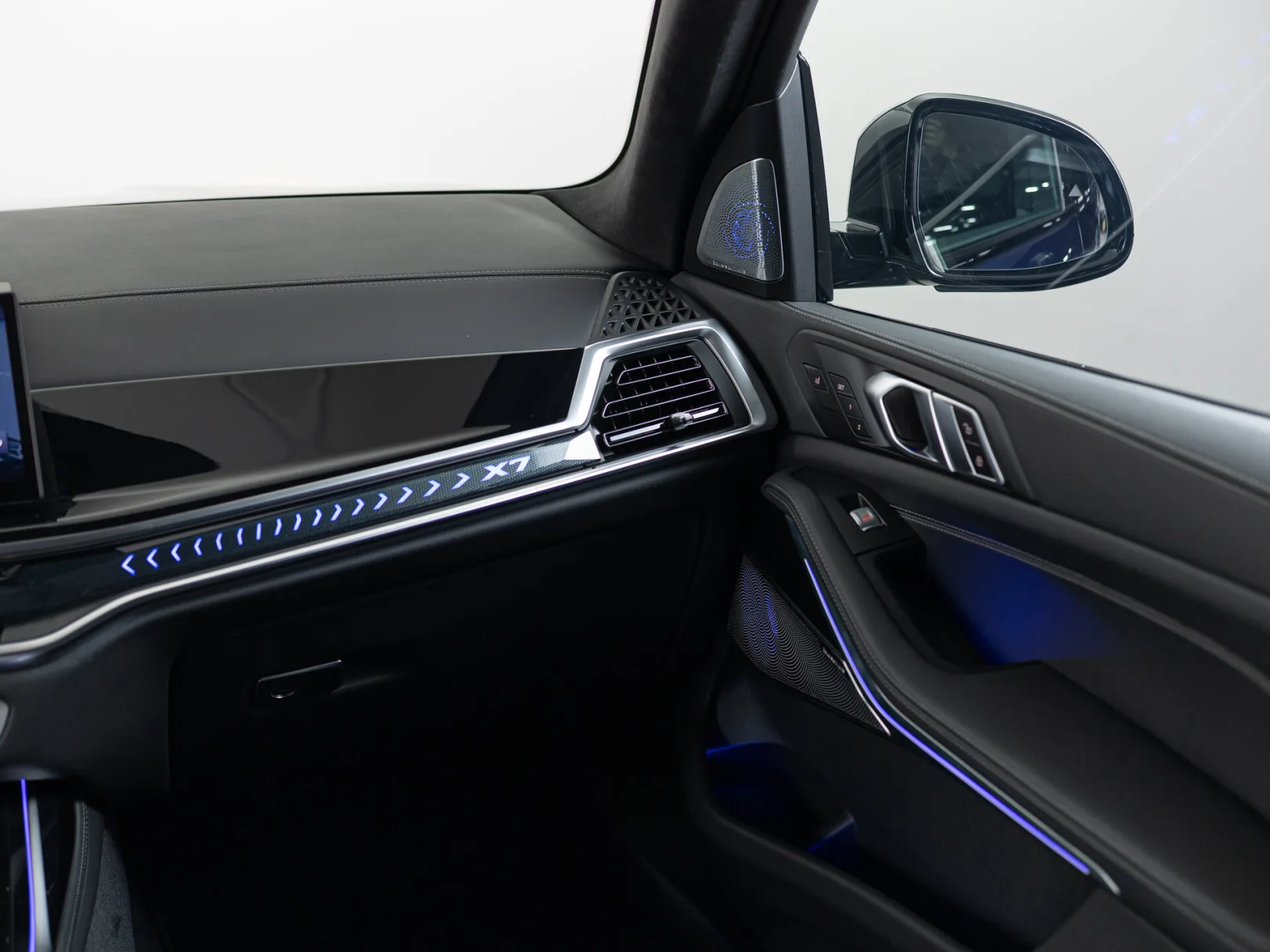 BMW X7 xDrive40d M Sport Pro I (G07) Рестайлинг, 2025 — экстерьер, фото 21