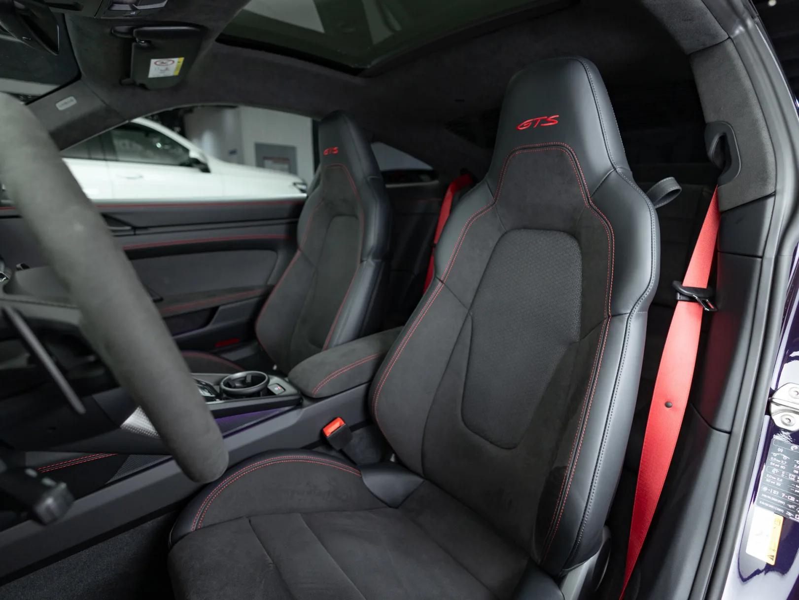 Porsche 911 Carrera 4 GTS VIII (992) Рестайлинг, 2025 — экстерьер, фото 10