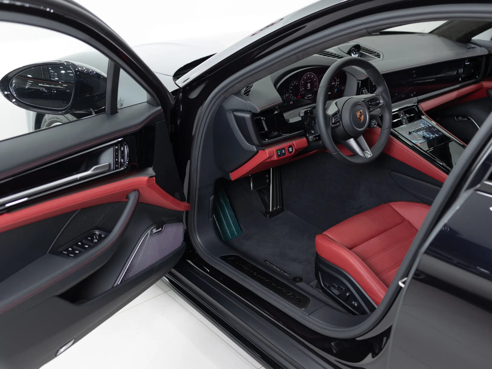 Porsche Panamera GTS III, 2024 — экстерьер, фото 7