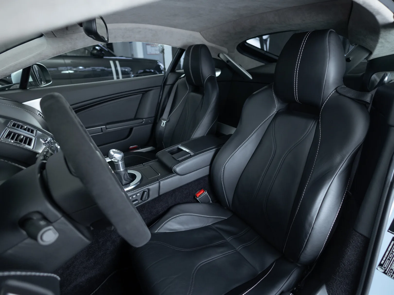 Aston Martin V12 Vantage Carbon Black I, 2010 — экстерьер, фото 10