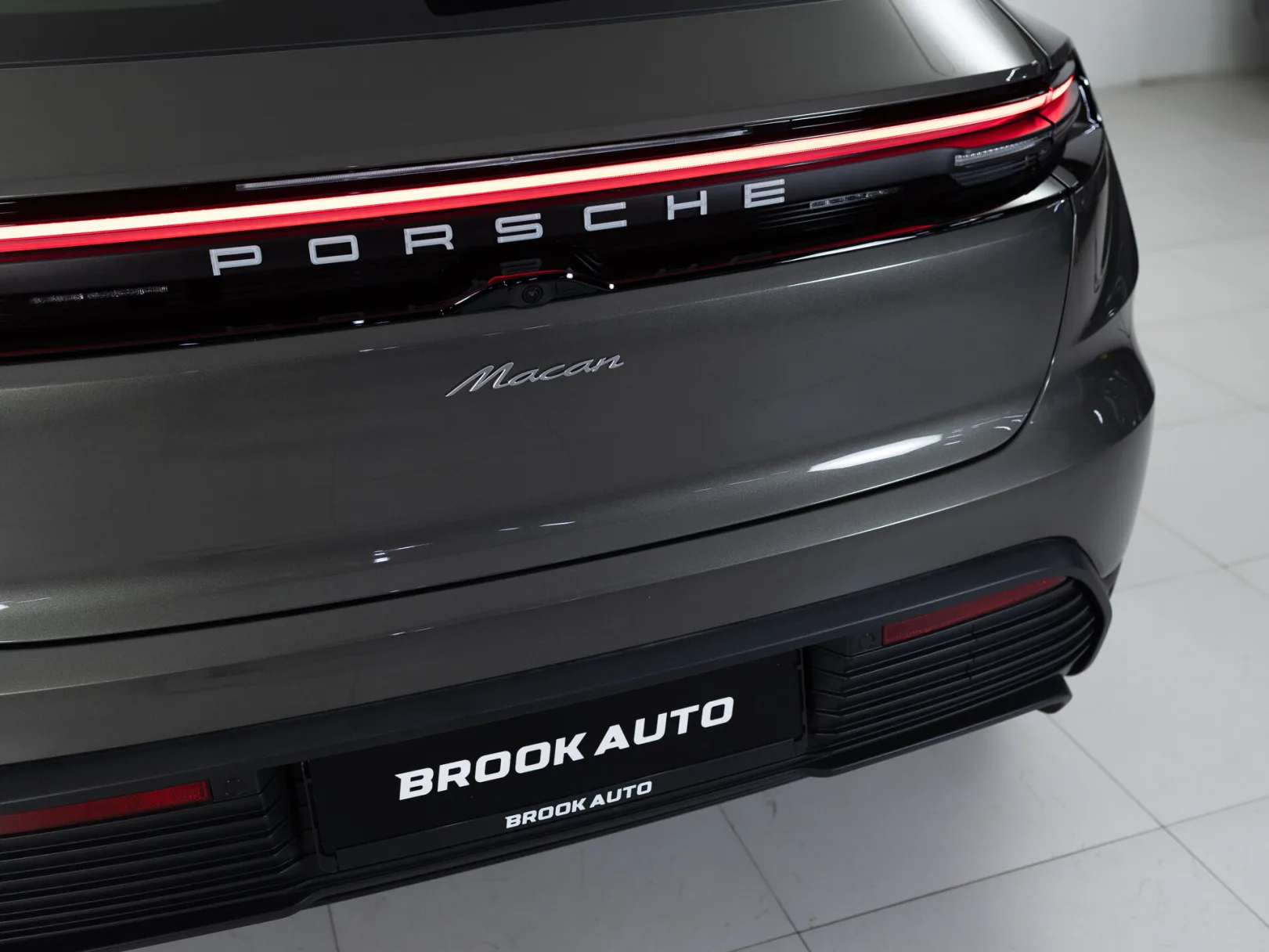 Porsche Macan Electric II, 2025 — экстерьер, фото 32