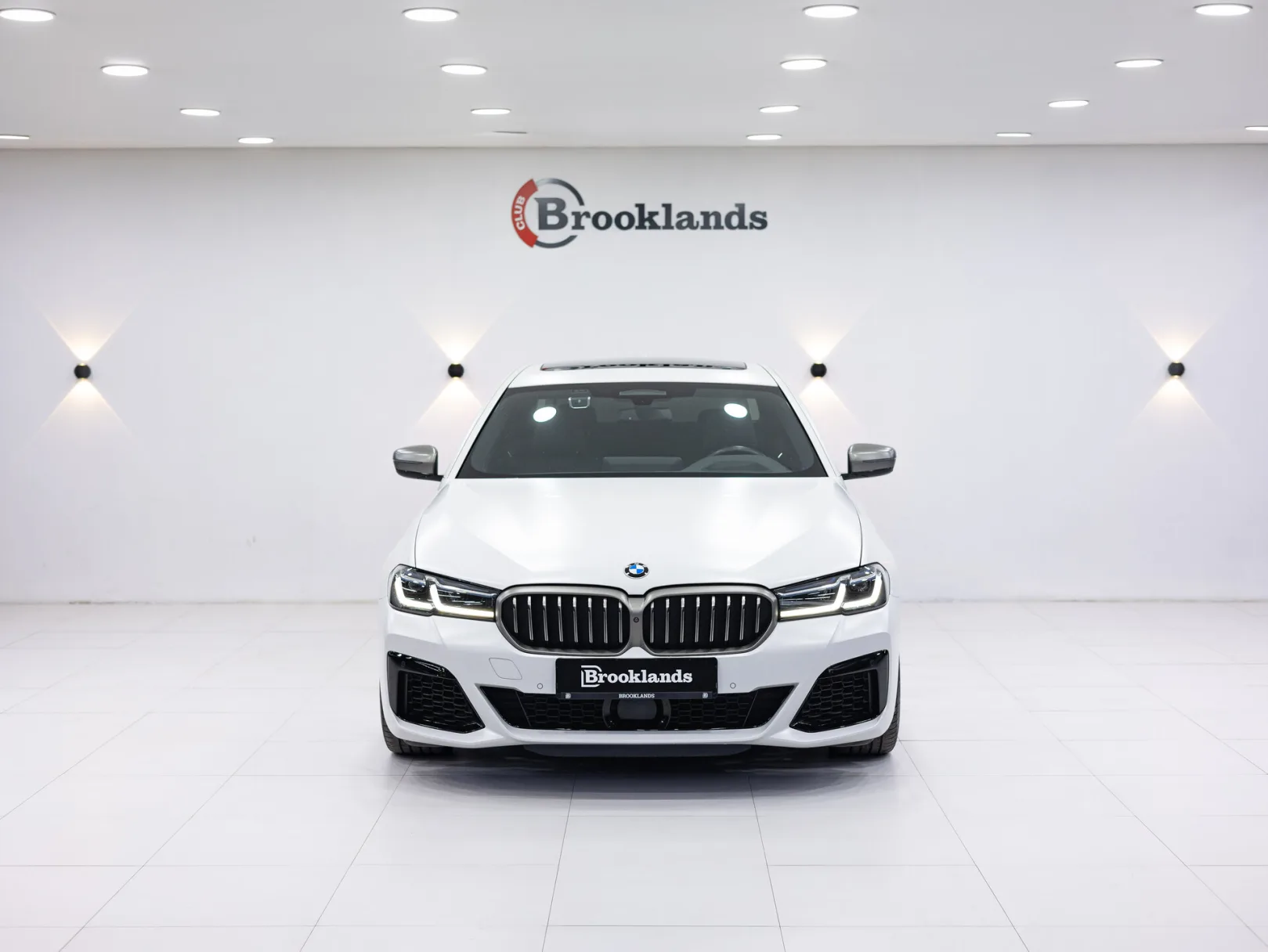 BMW 5 серии M550i xDrive M Special Edition 21 VII (G30/G31/G38) Рестайлинг, 2022 — экстерьер, фото 2